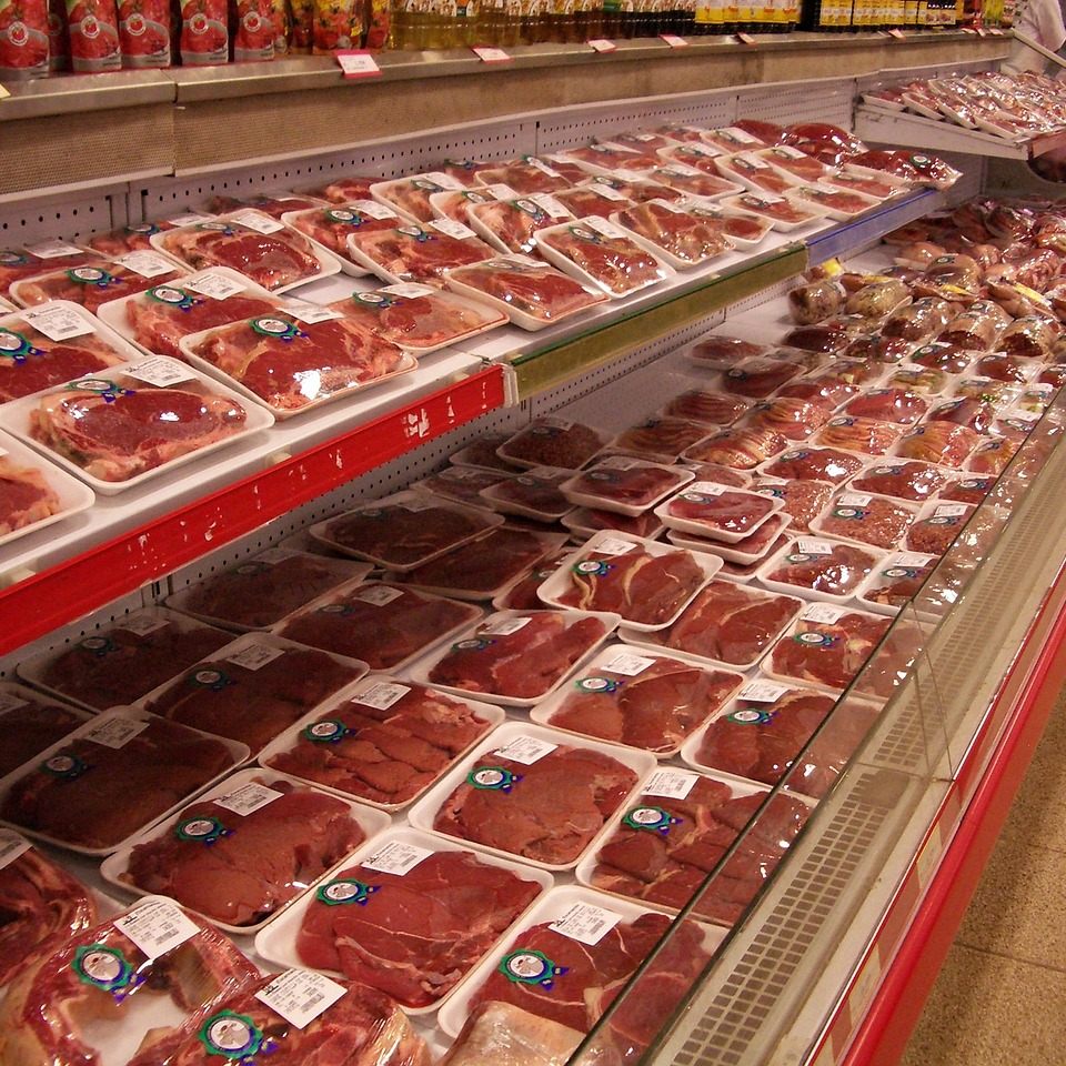 Greenpeace untersuchte Fleisch aus österreichischen Supermärkten auf Bakterien.