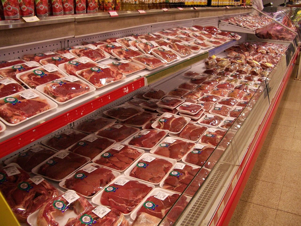 Greenpeace untersuchte Fleisch aus österreichischen Supermärkten auf Bakterien.