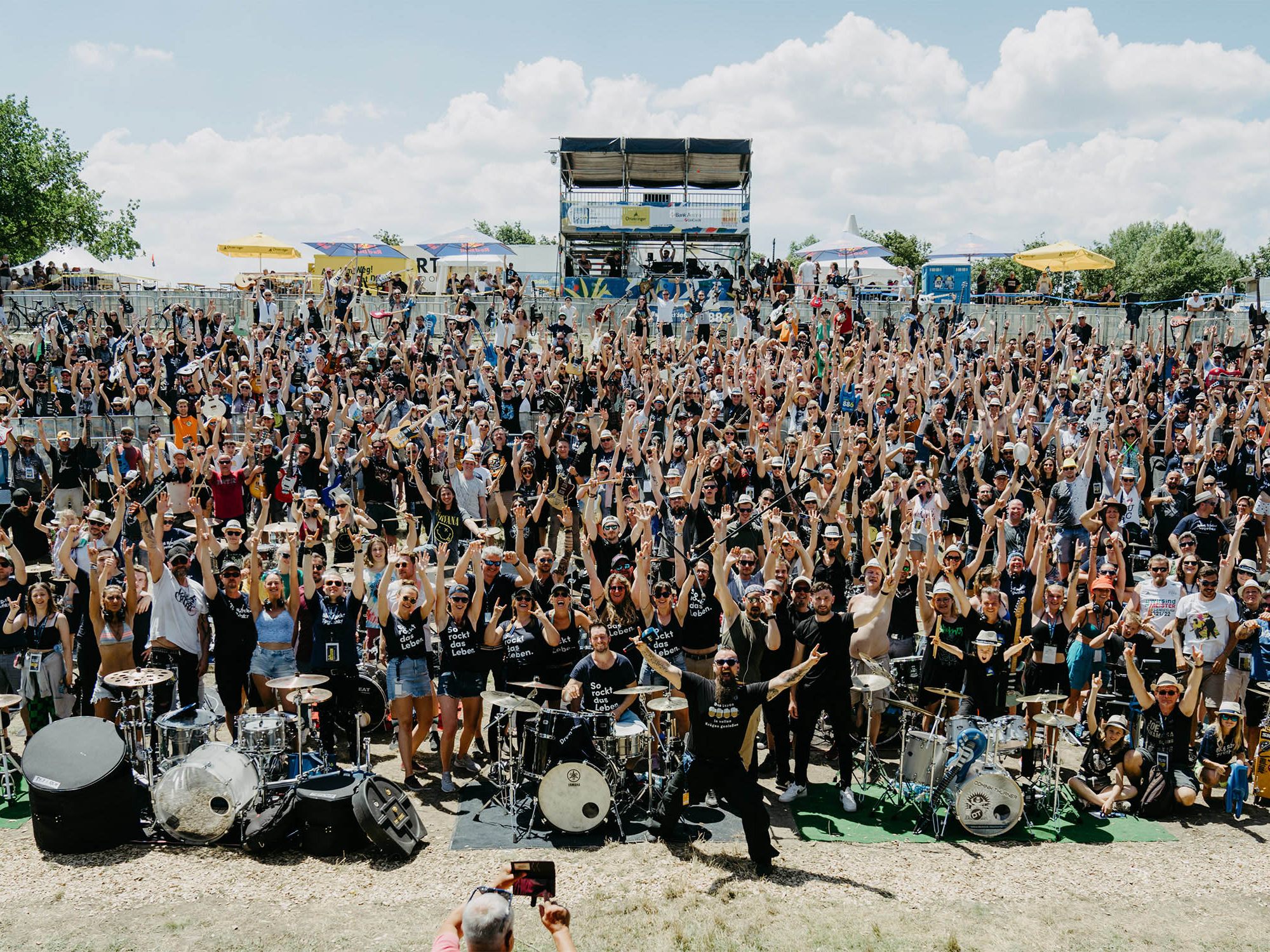 Die größte Rockband Österreichs brachte die Donauinsel in Wien am Sonntag zum Beben.