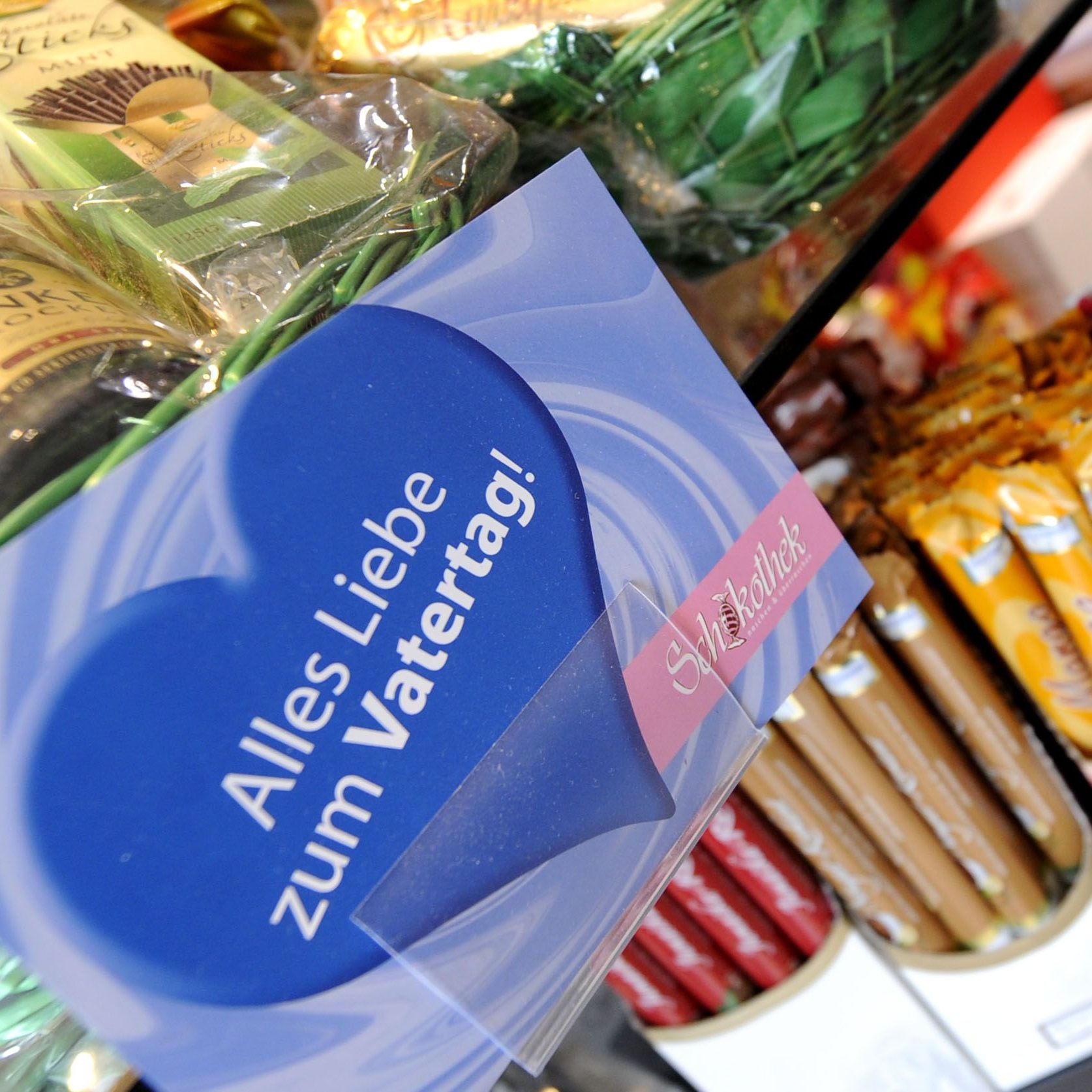 Unter den fünf Top-Geschenken für den Vatertag finden sich Süßigkeiten, Gutscheine und Ausflüge.