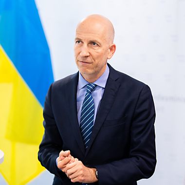 Kocher verweist auf gute Qualifikation der ukrainischen Flüchtlinge