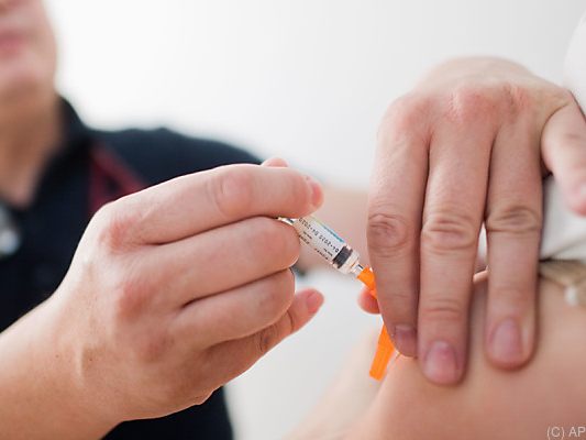 Impfauffrischung mit Tetanus und Pertussis spätestens alle zehn Jahre