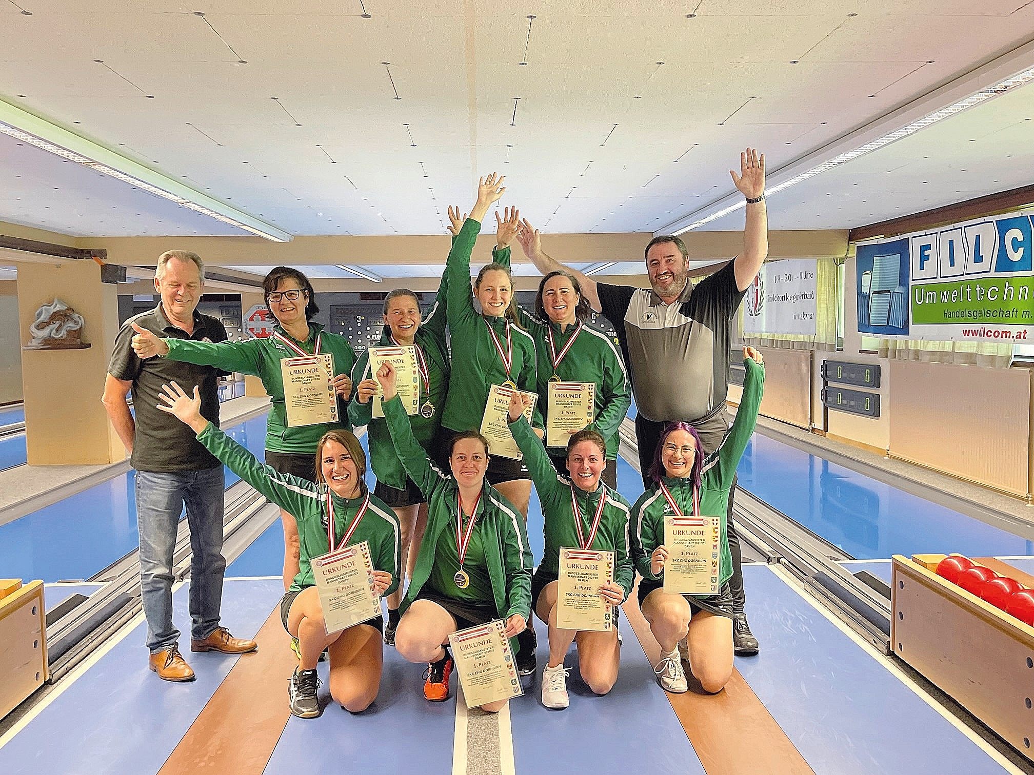 Die Begeisterung beim Damen-Team des SKC-EHG Dornbirn kannte keine Grenzen. Die Begeisterung beim Damen-Team des SKC-EHG Dornbirn kannte keine Grenzen.