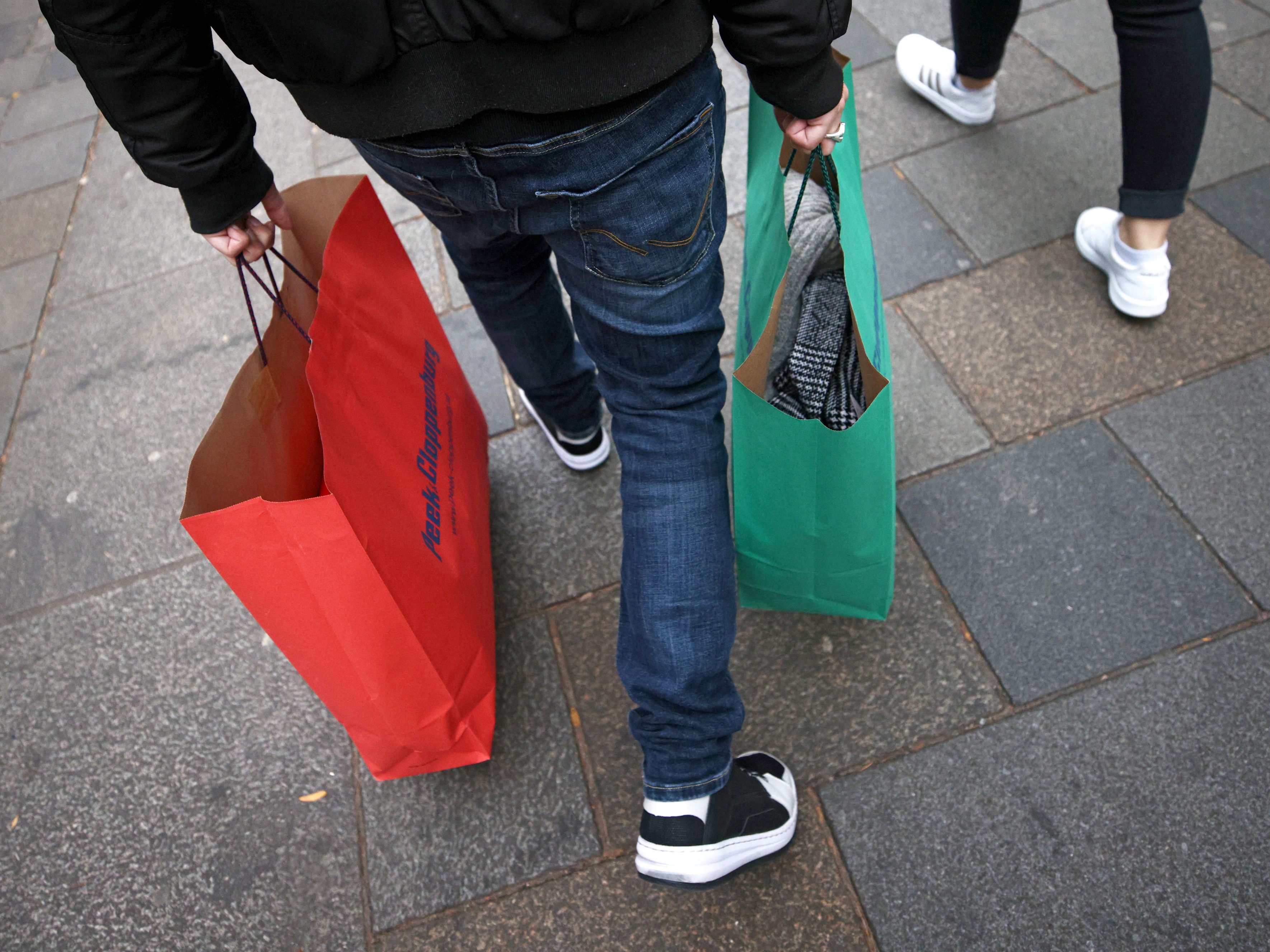 Trotz Teuerung shoppten die Österreicher, laut Statistik Austria, im ersten Quartal 2022 mehr als im Vorjahr. Trotz Teuerung shoppten die Österreicher, laut Statistik Austria, im ersten Quartal 2022 mehr als im Vorjahr.