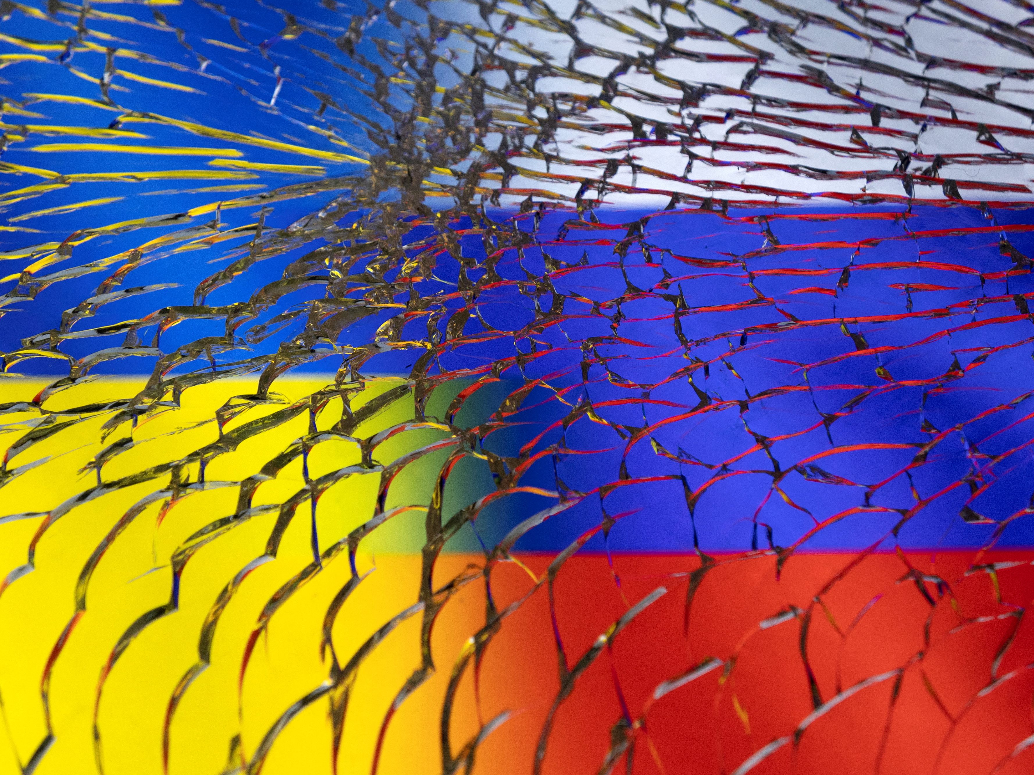 Angaben russischer Truppen: Angeblich freiwilliger Rückzug von Schlangeninsel. Angaben russischer Truppen: Angeblich freiwilliger Rückzug von Schlangeninsel.