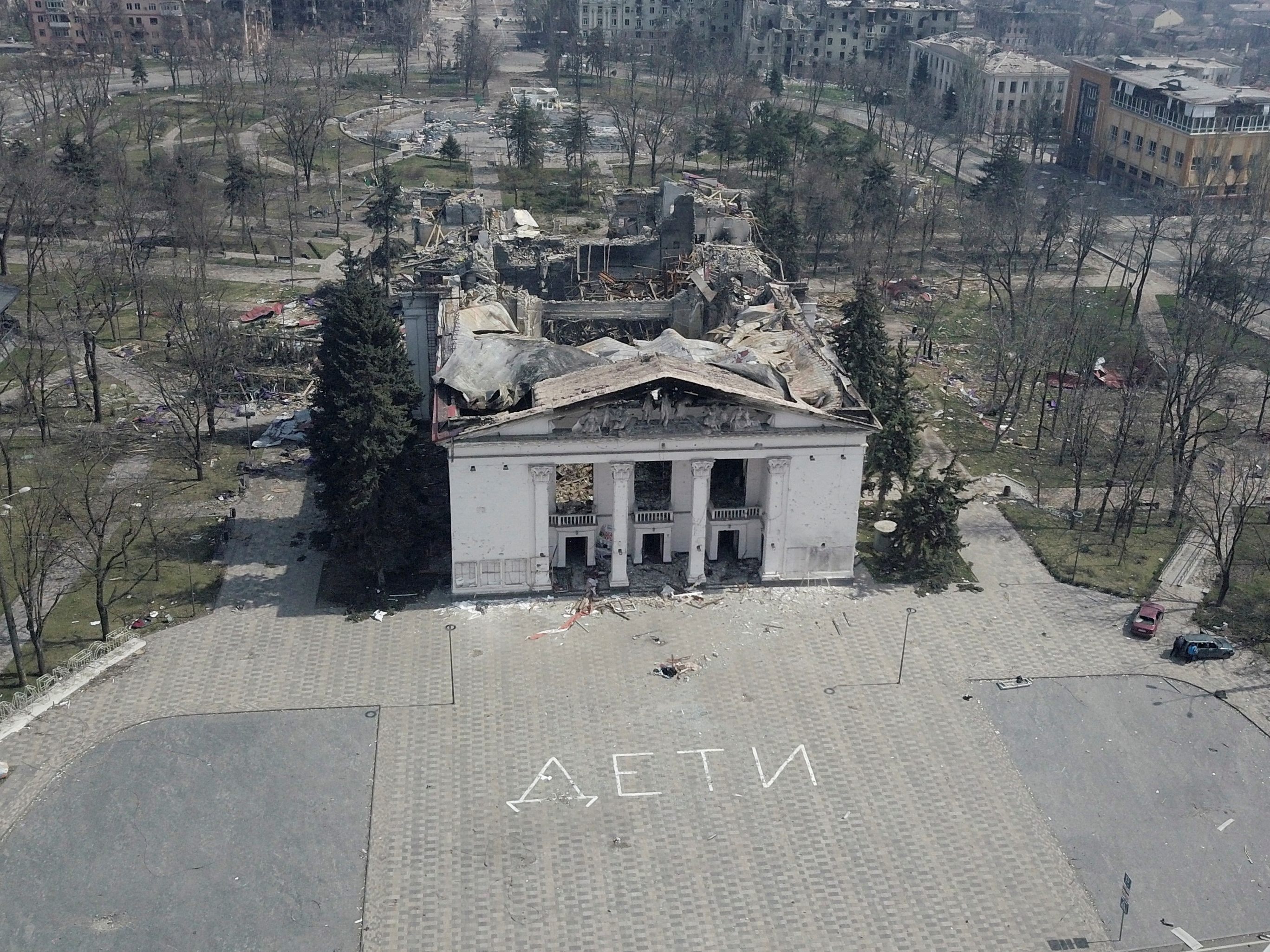 In dem Theater hatten Einwohner von Mariupol Schutz gesucht.