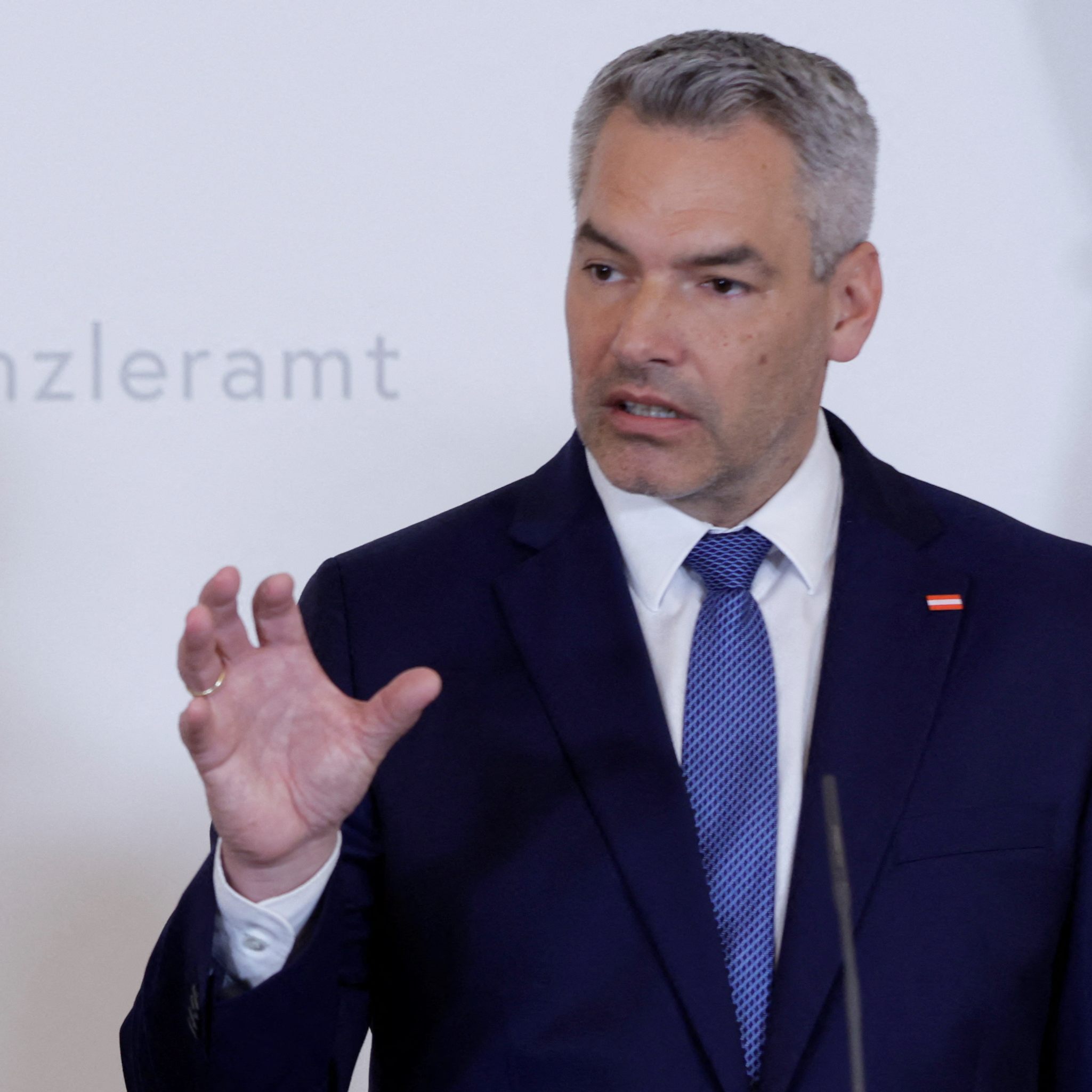 Karl Nehammer schließt MwSt.-Senkung auf Lebensmittel nicht aus.