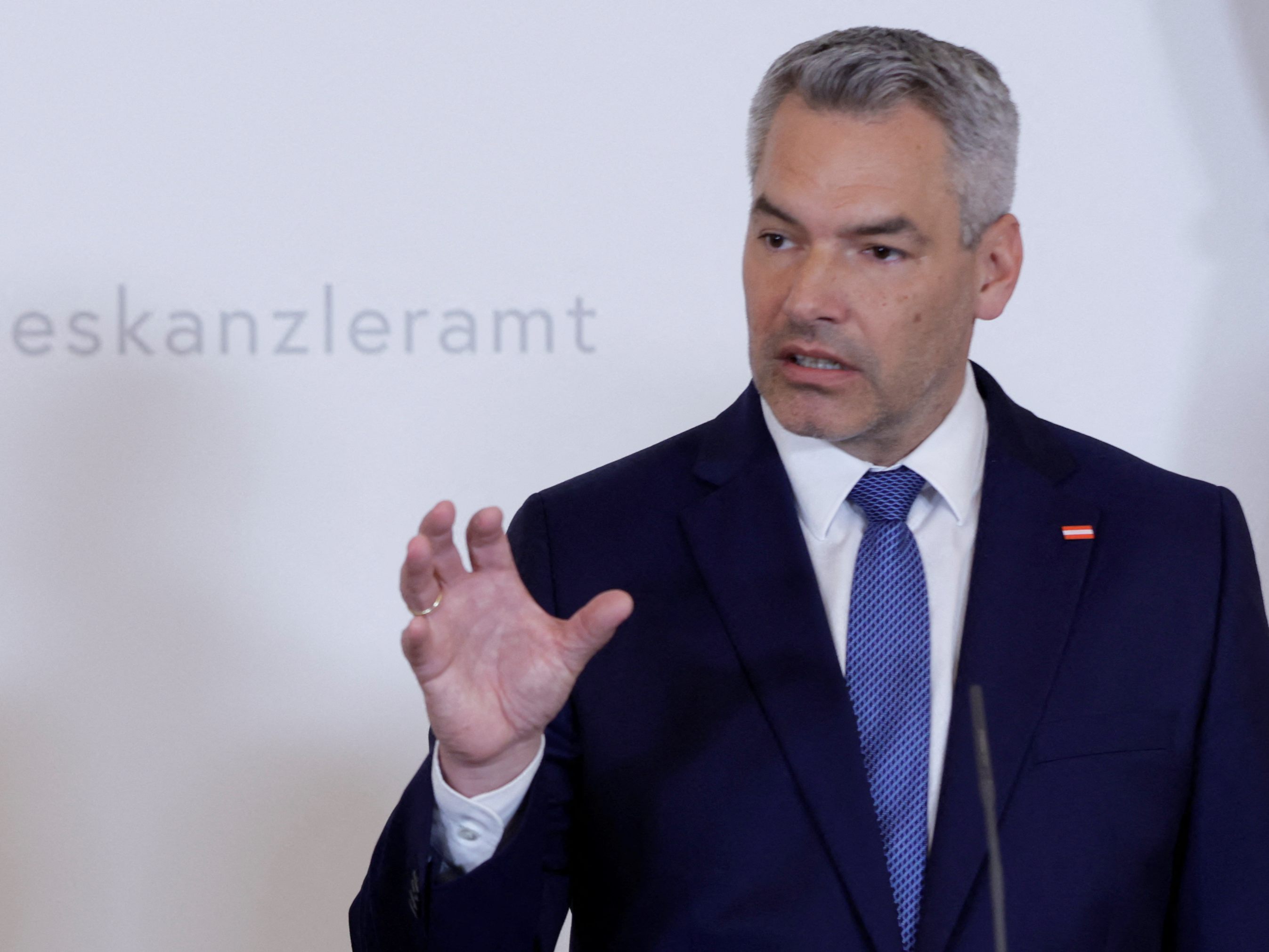 Karl Nehammer schließt MwSt.-Senkung auf Lebensmittel nicht aus.