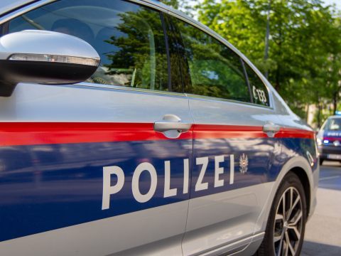 Im Raum Bad Erlach habe es im Laufe des Juni eine Vergewaltigung gegeben, in einem weiteren Fall sei es beim Versuch geblieben. Im Raum Bad Erlach habe es im Laufe des Juni eine Vergewaltigung gegeben, in einem weiteren Fall sei es beim Versuch geblieben.