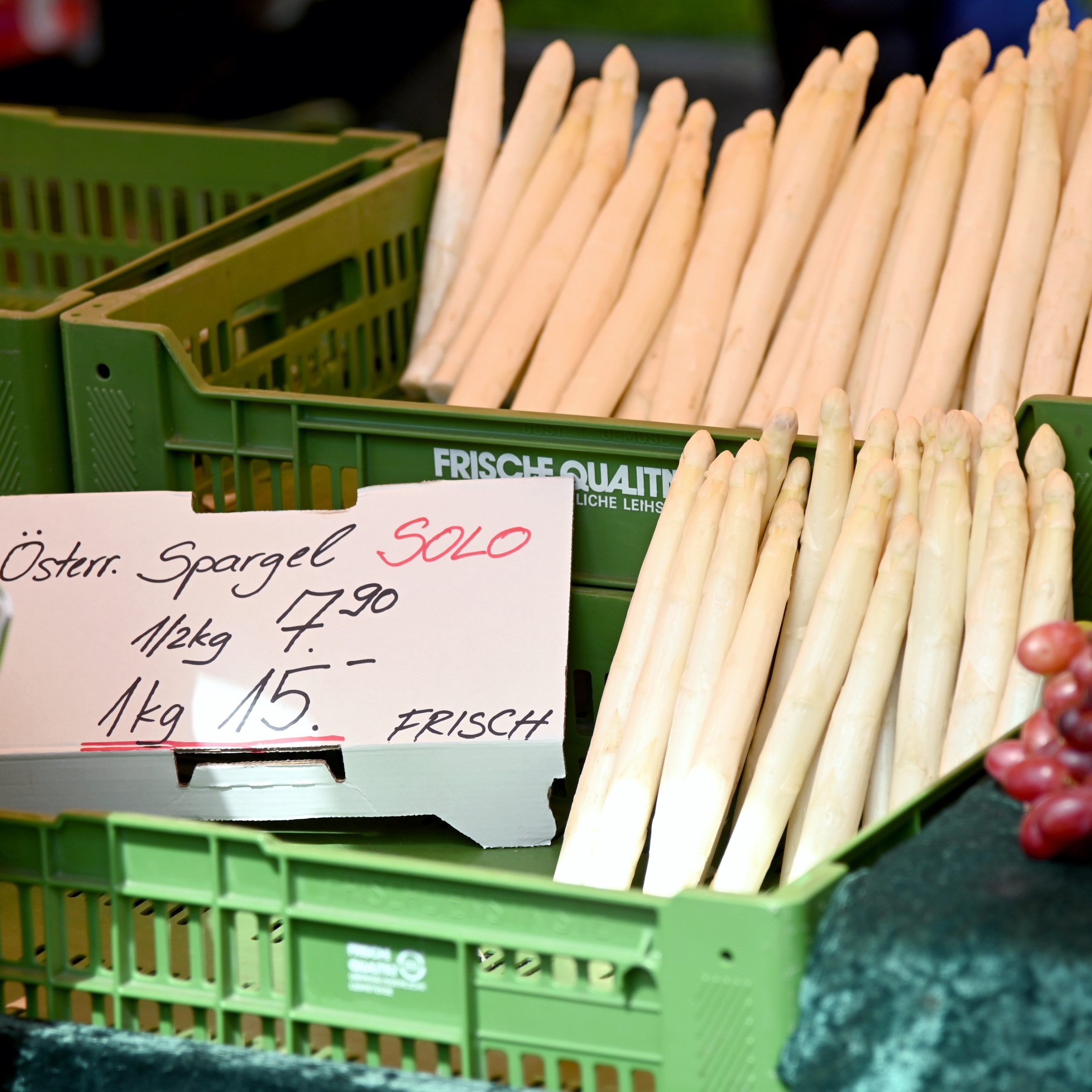 Handel soll mehr heimischen Spargel anbieten.