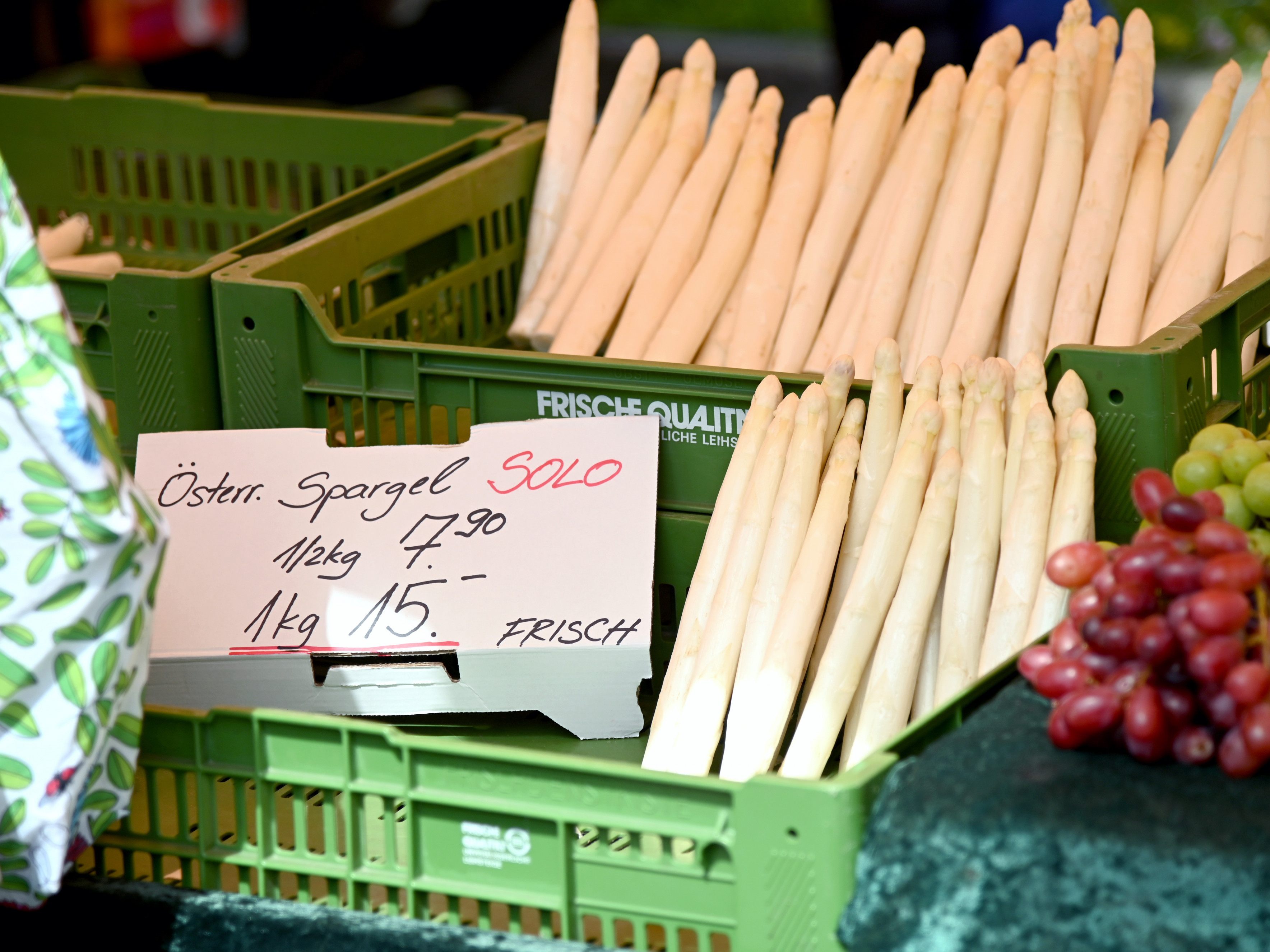 Handel soll mehr heimischen Spargel anbieten.