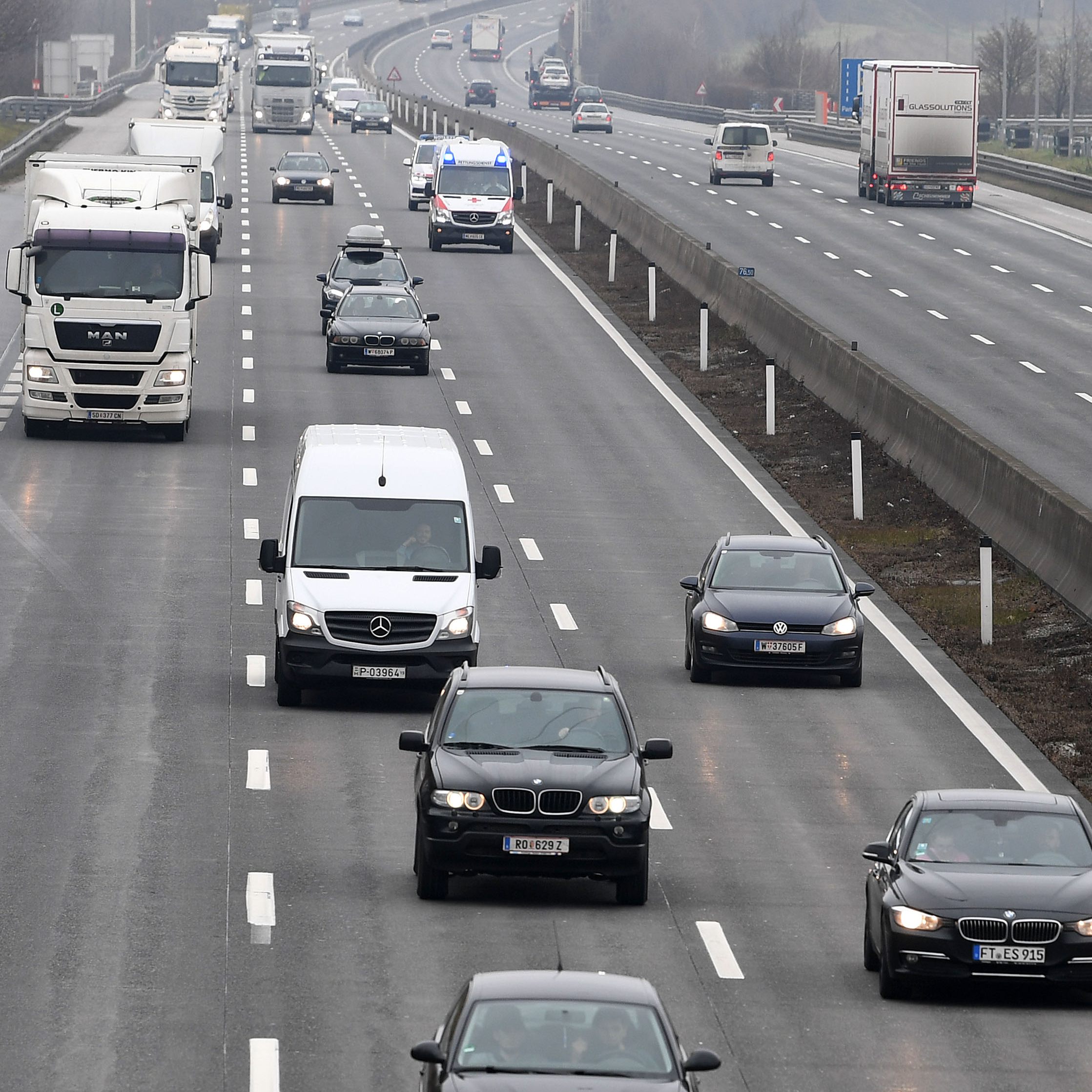 Die Arbeiterkammer (AK) und die Gewerkschaft vida fordern bessere Arbeitsbedingungen für LKW-Fahrer.