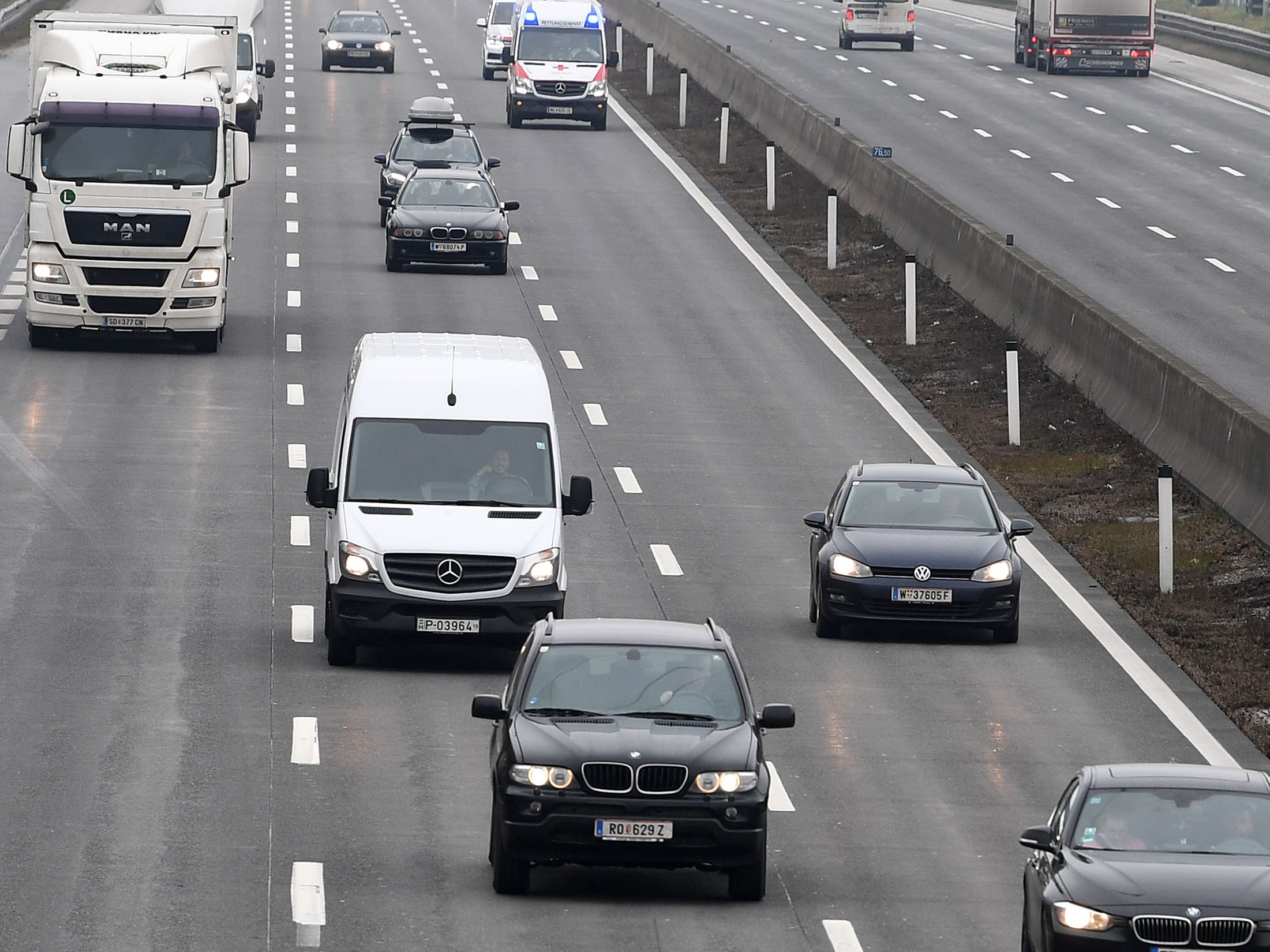 Die Arbeiterkammer (AK) und die Gewerkschaft vida fordern bessere Arbeitsbedingungen für LKW-Fahrer.
