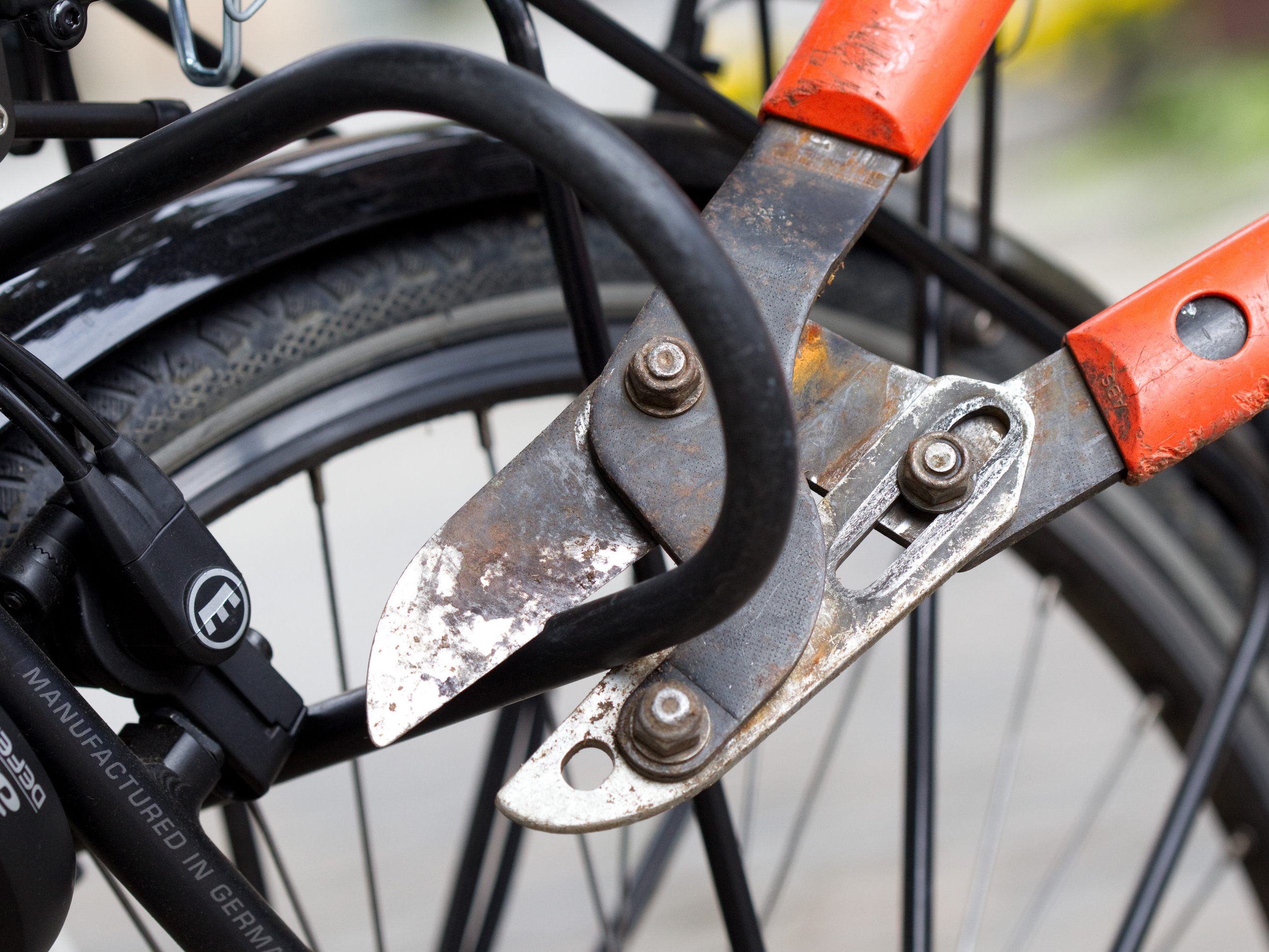 Zwei mutmaßliche Fahrraddiebe wurden in Wien-Wieden von der Polizei geschnappt Zwei mutmaßliche Fahrraddiebe wurden in Wien-Wieden von der Polizei geschnappt