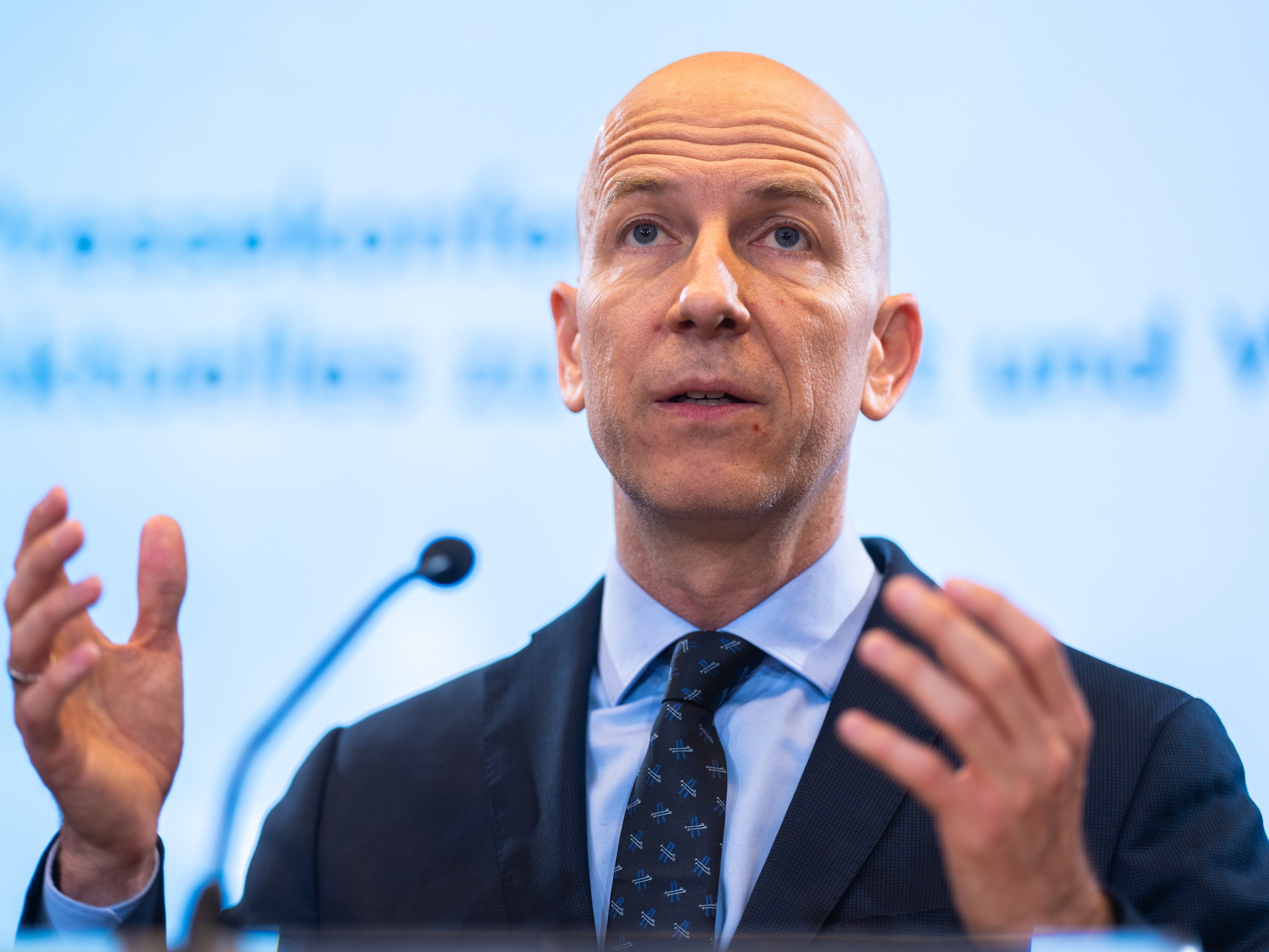 Pressekonferenz mit Arbeitsminister Kocher live ab 9 Uhr.