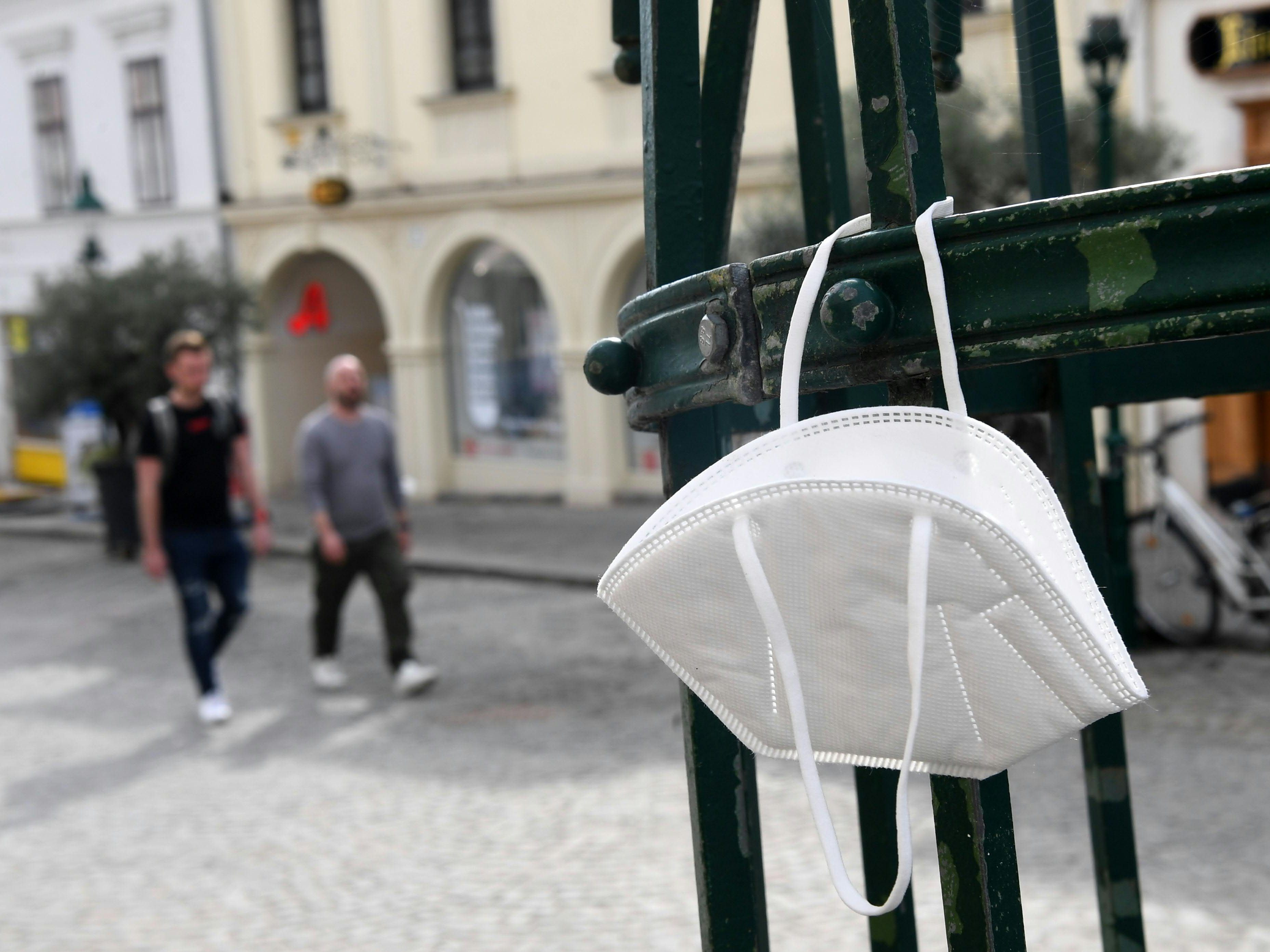 Der Anteil der Corona-Varianten BA.4/5 liegt bereits bei 16 Prozent. Der Anteil der Corona-Varianten BA.4/5 liegt bereits bei 16 Prozent.