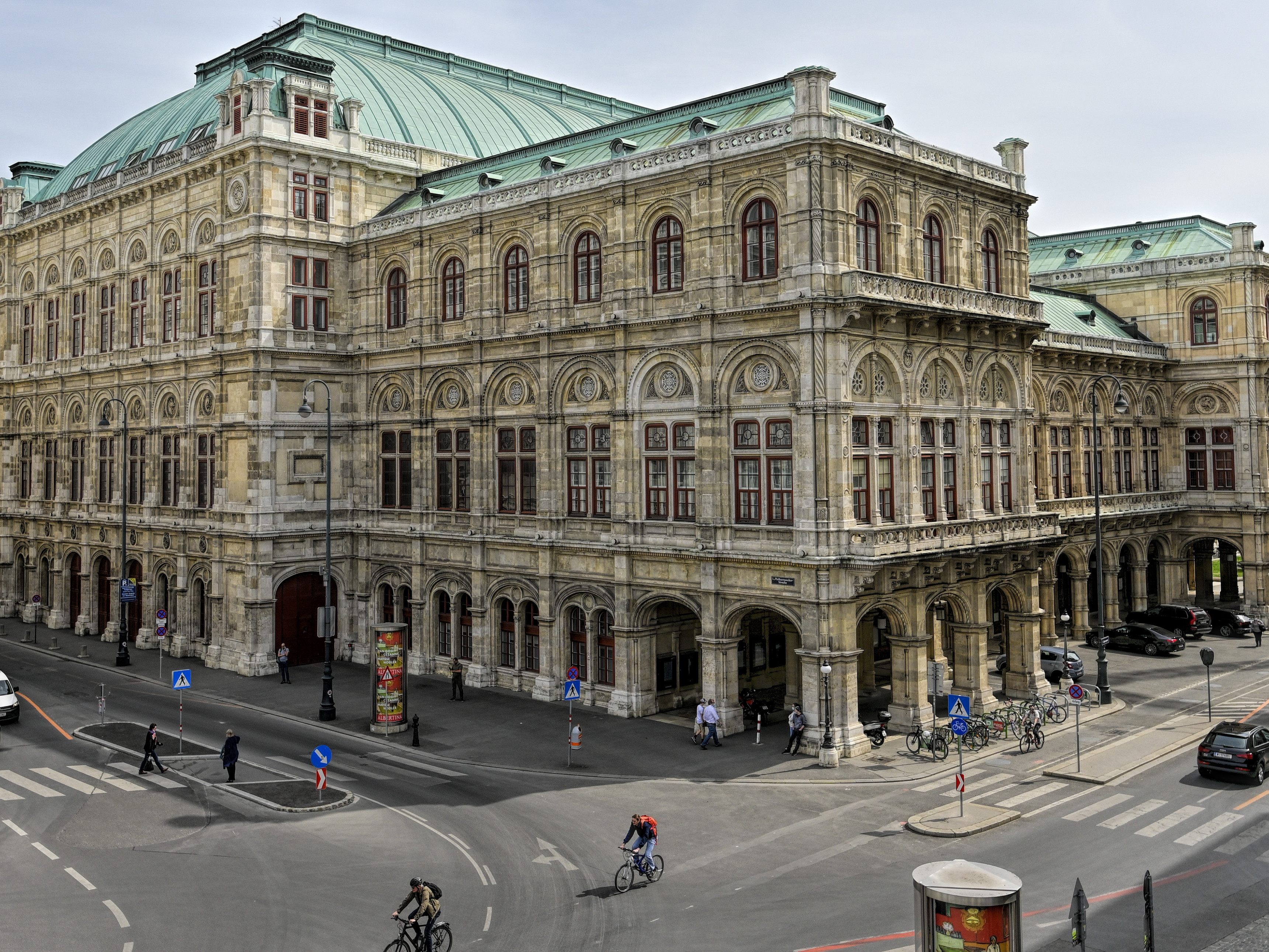 Bogdan Roščić bleibt bis 2030 als Wiener Staatsopernchef im Amt. Bogdan Roščić bleibt bis 2030 als Wiener Staatsopernchef im Amt.