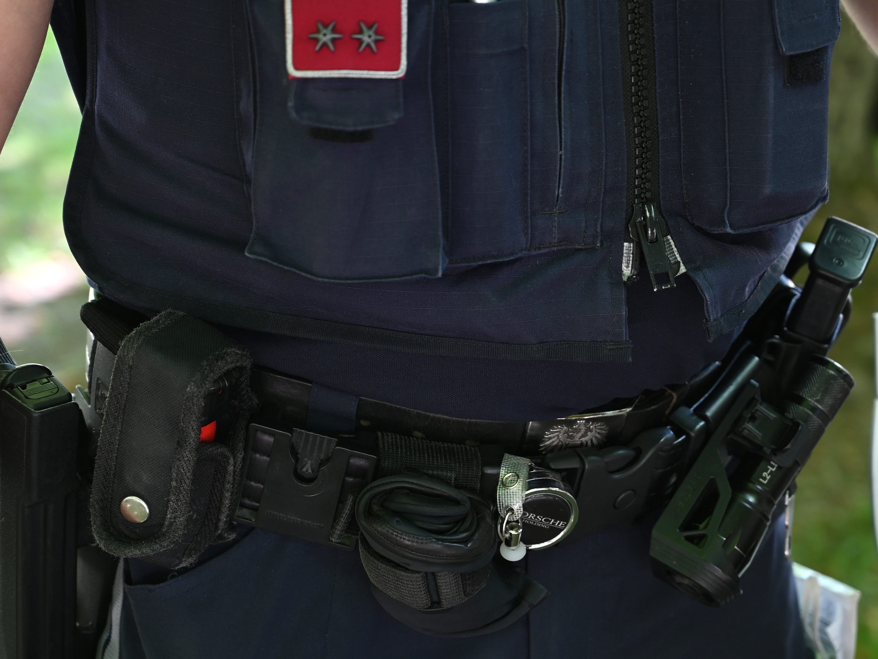 Die WEGA fasste einen Mann der in einem Lokal auf der Wiender Donauinsel Frauen belästigt und einen Kellner mit dem Messer bedroht haben soll.