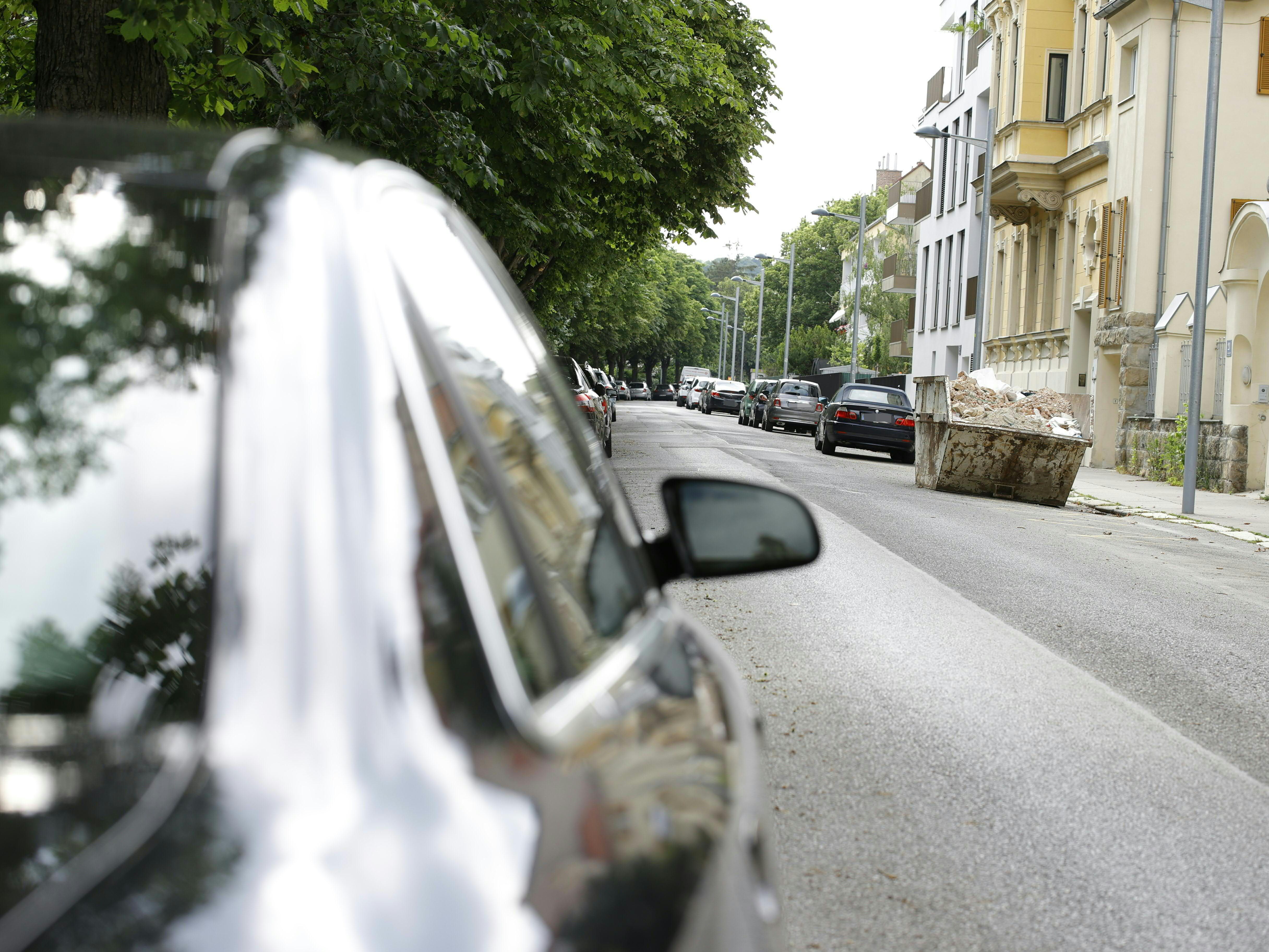 57-Jähriger stieß Frau in Wien von Balkon und schoss sich in Kopf. 57-Jähriger stieß Frau in Wien von Balkon und schoss sich in Kopf.