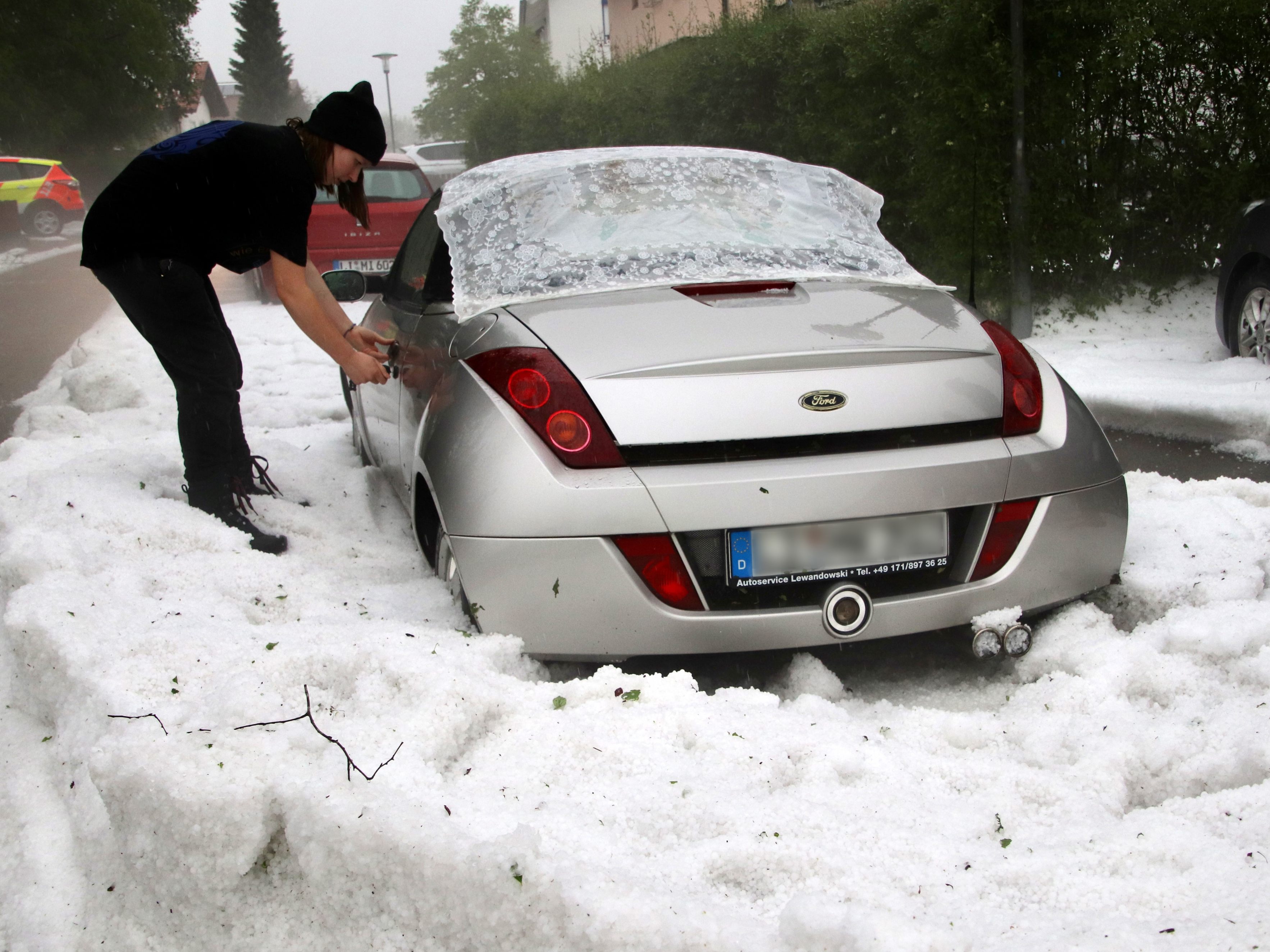 Unwetter zu Pfingsten: Hagel färbte Allgäu weiß.