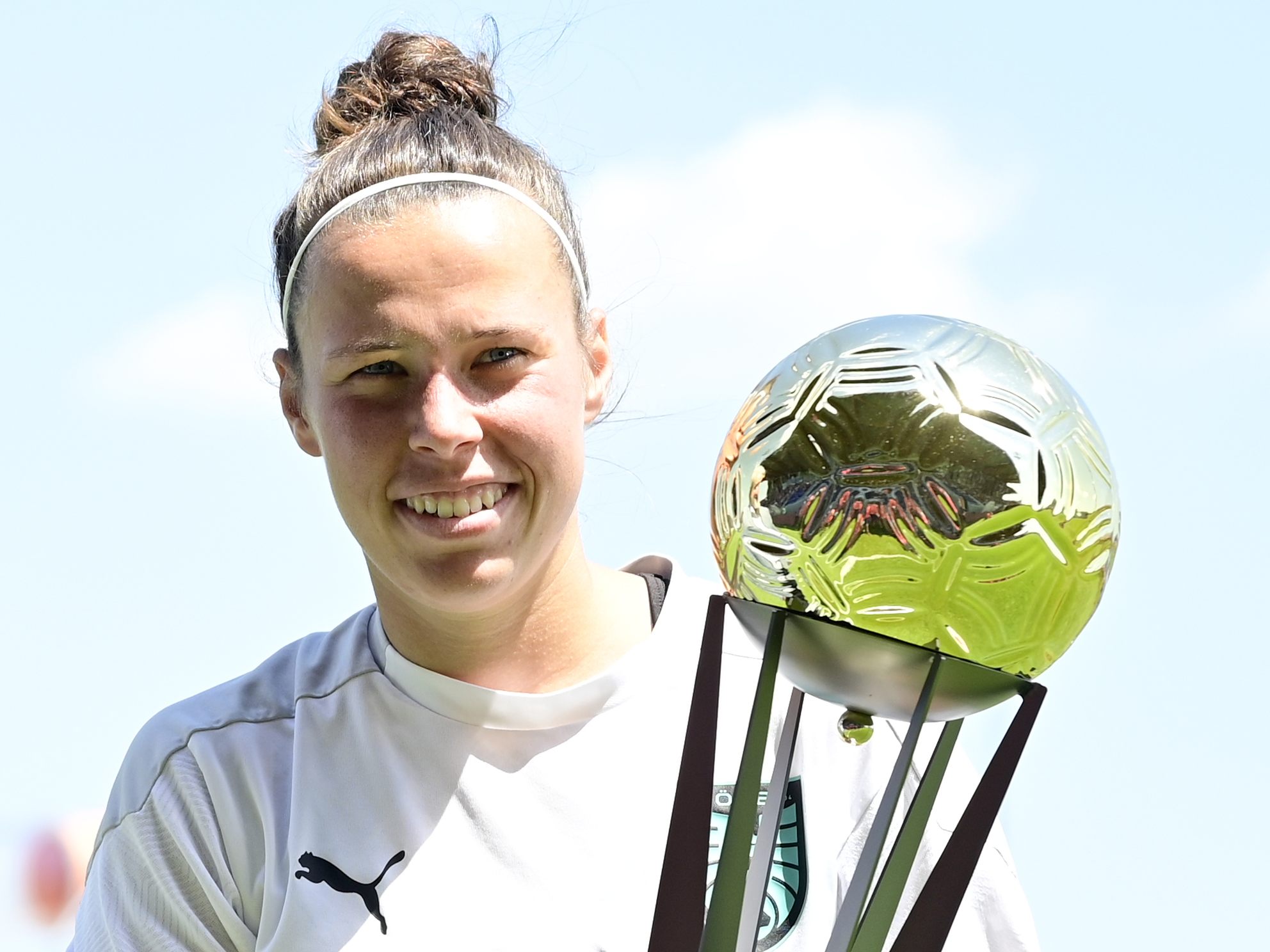 Die ÖFB-Stürmerin Nicole Billa wurde zur Fußballerin des Jahres 2021 ernannt. Die ÖFB-Stürmerin Nicole Billa wurde zur Fußballerin des Jahres 2021 ernannt.