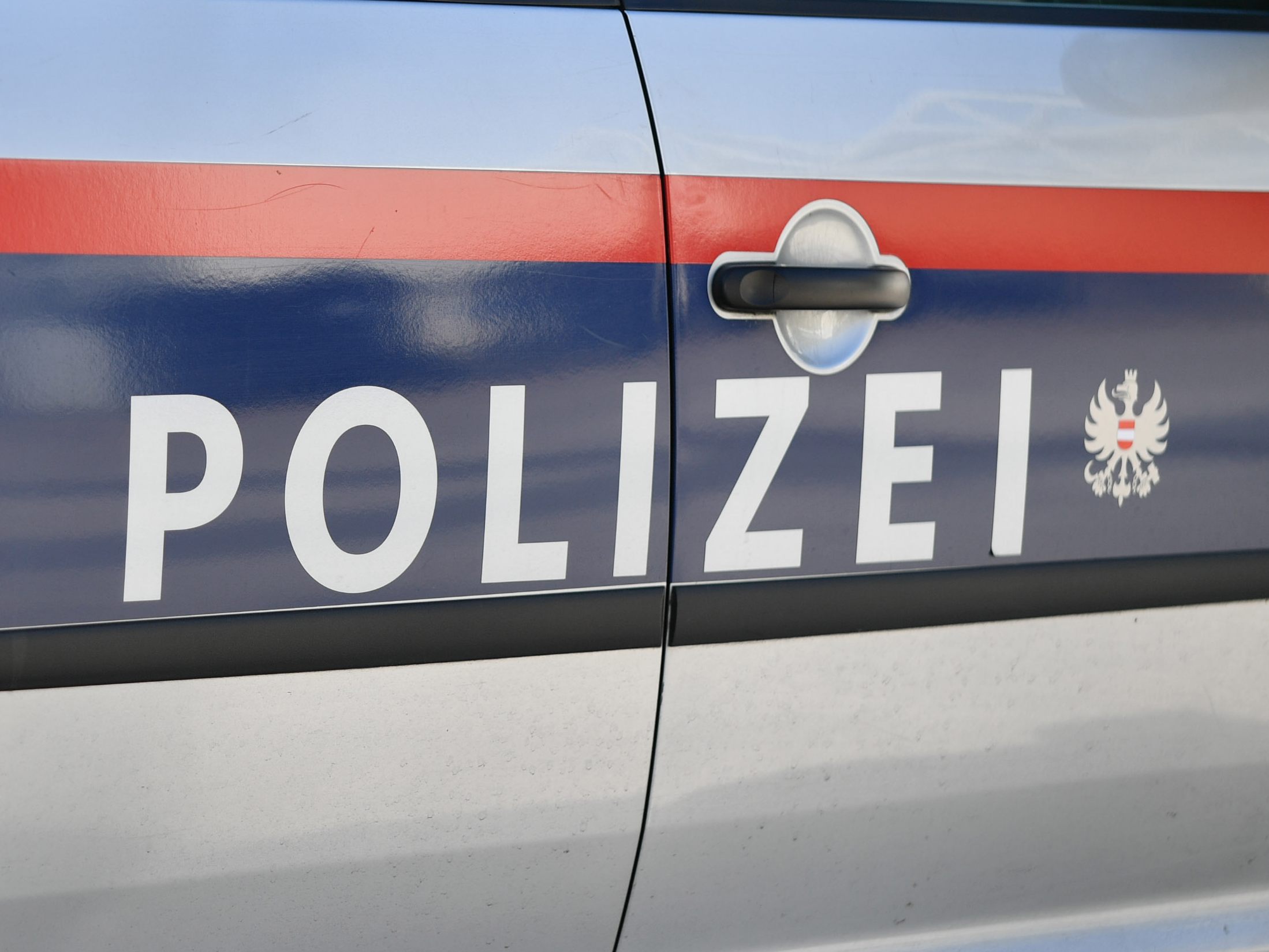 Die Polizei hat drei mutmaßliche Einbrecher auf einer Baustelle in Wien-Liesing verhaftet.