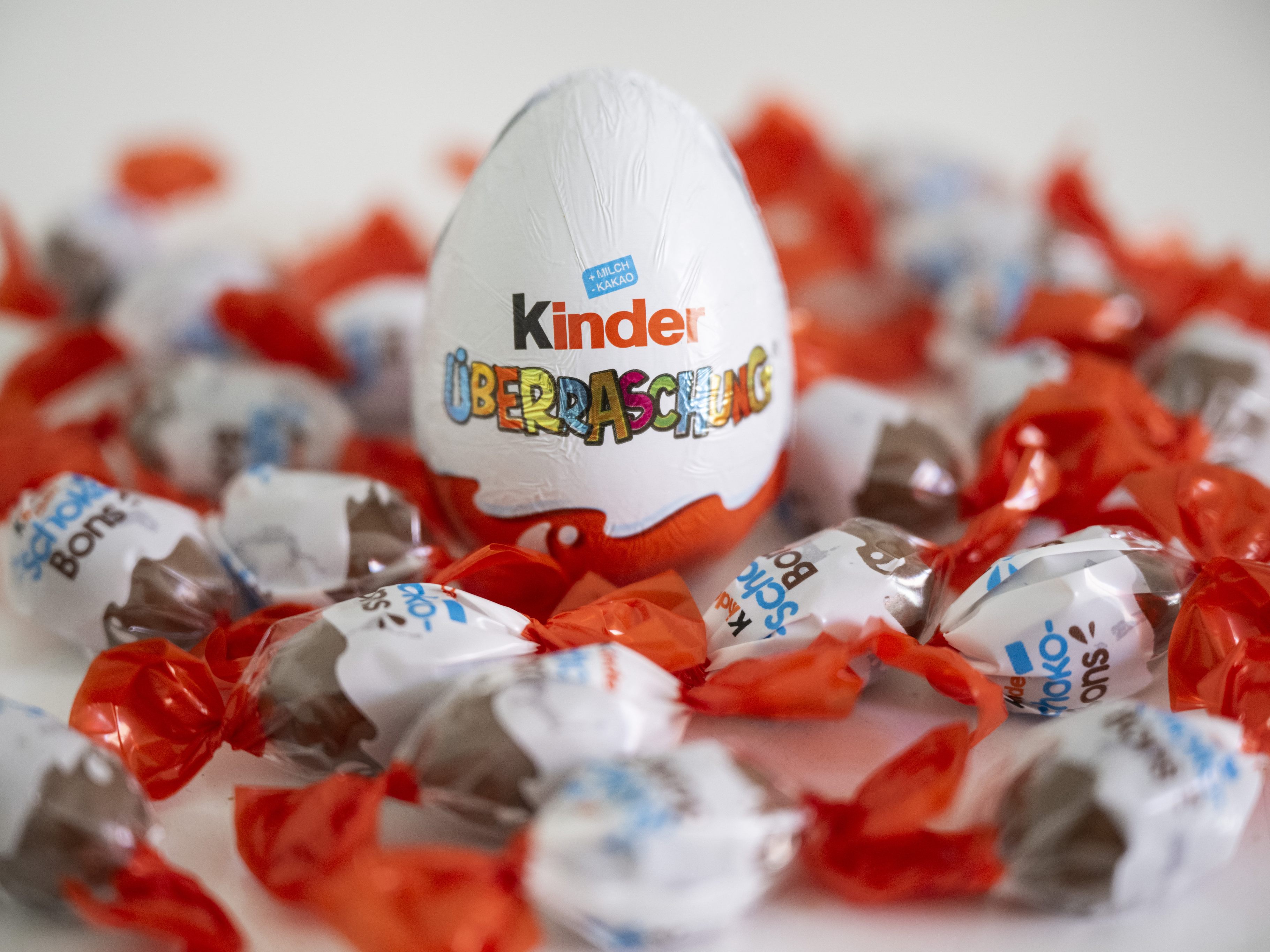 In Belgien und Luxemburg wurden nach dem Salmonellen-Skandal Razzien bei Ferrero durchgeführt In Belgien und Luxemburg wurden nach dem Salmonellen-Skandal Razzien bei Ferrero durchgeführt