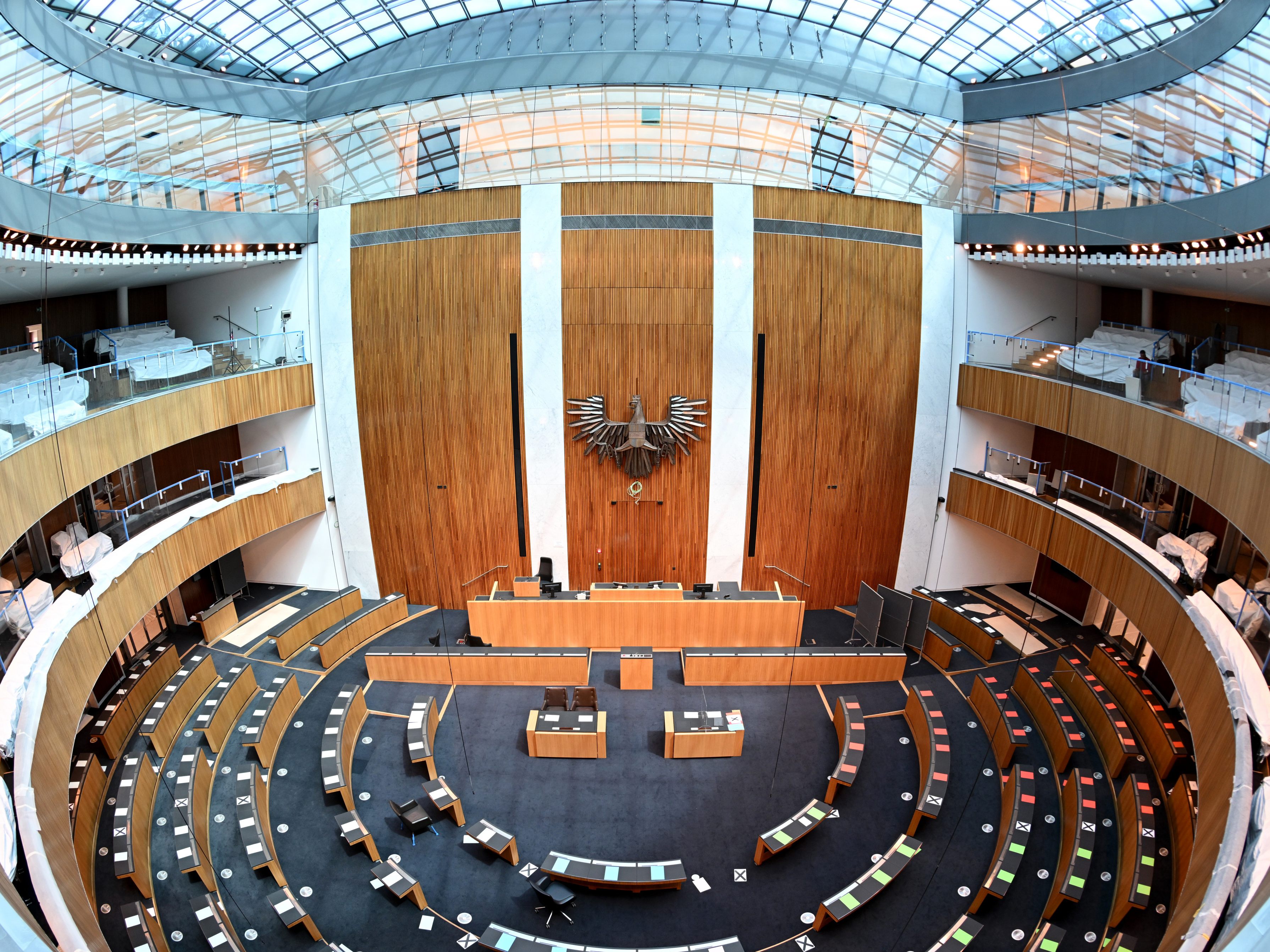 Bereits ab dem kommenden Jahr sollen wieder Sitzungen im Parlament agehalten werden. Bereits ab dem kommenden Jahr sollen wieder Sitzungen im Parlament agehalten werden.