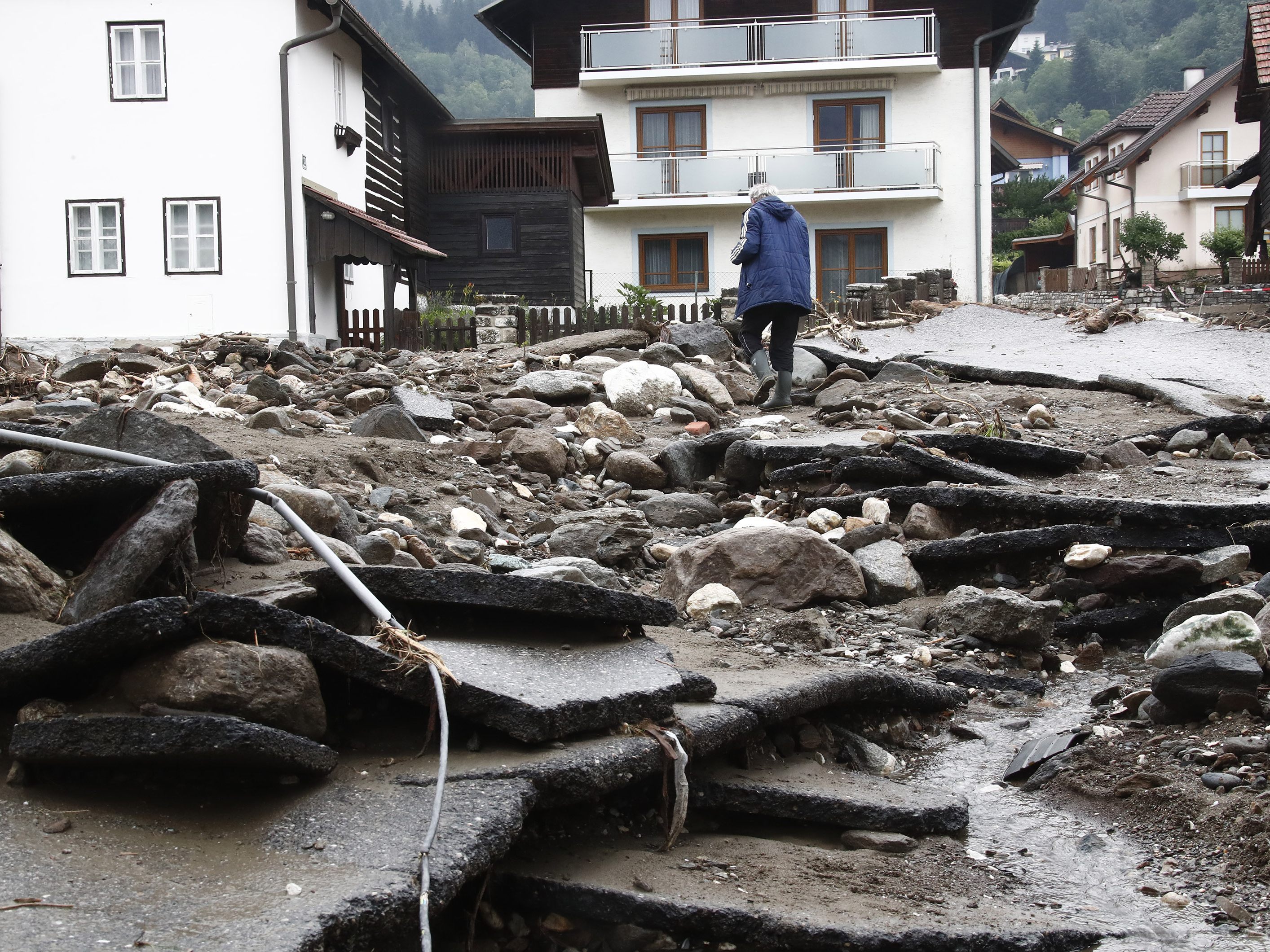 Zwei Personen werden nach den schweren Unwettern in Kärnten vermisst.