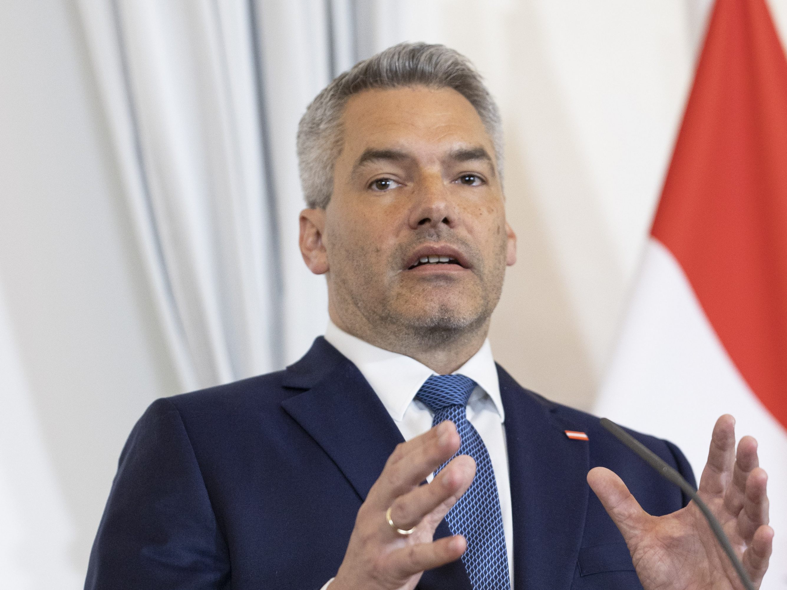 Karl Nehammer ist nicht mehr ÖVP-Bezirksparteiobmann in Hietzing. Karl Nehammer ist nicht mehr ÖVP-Bezirksparteiobmann in Hietzing.