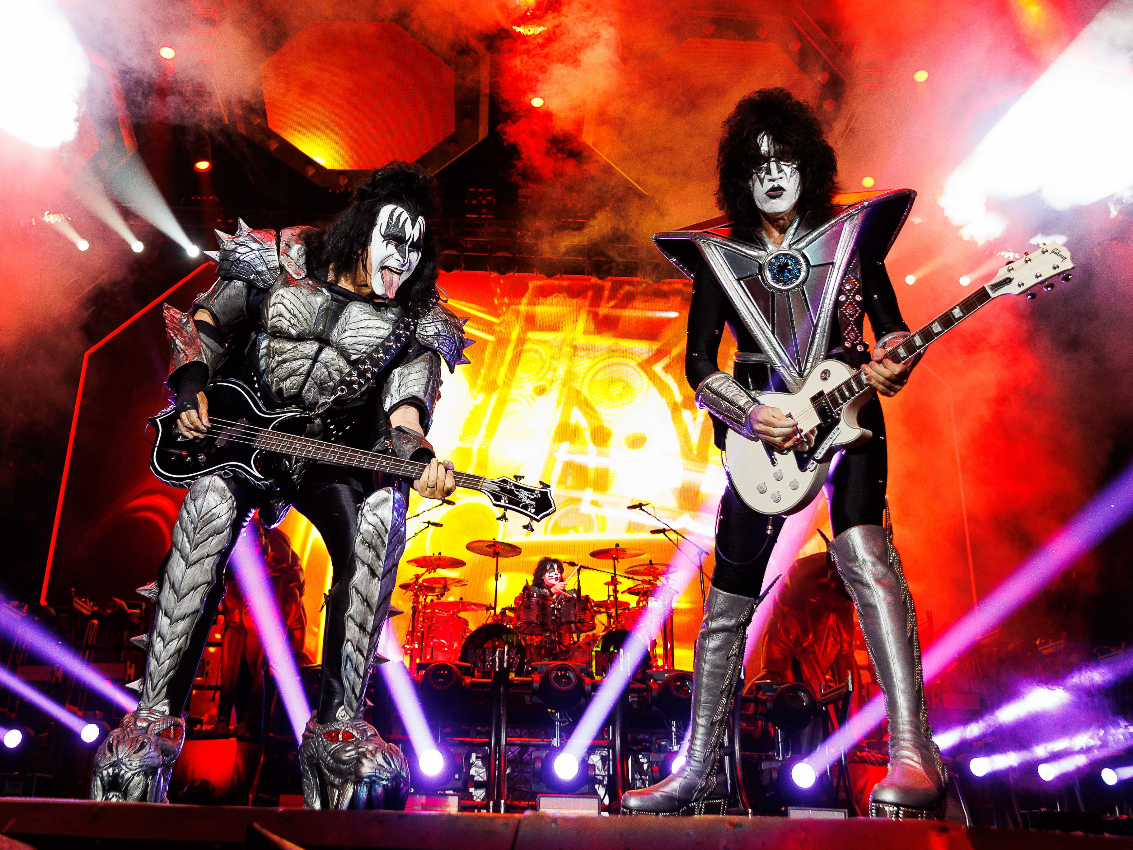 Kiss spielte zum zweiten Mal zum letzten Mal in der Stadthalle in Wien. Kiss spielte zum zweiten Mal zum letzten Mal in der Stadthalle in Wien.