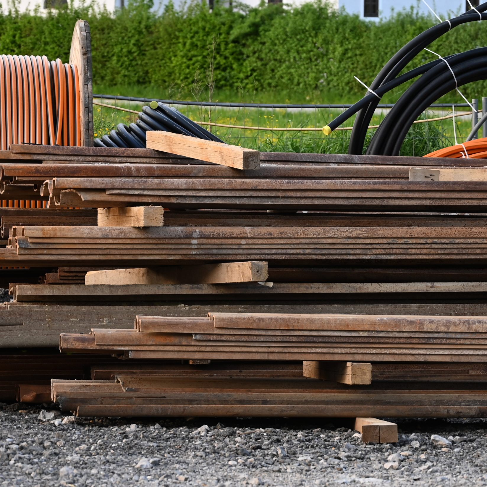 Die Baukosten legten im Mai im Vergleich zu April weiterhin stark zu.