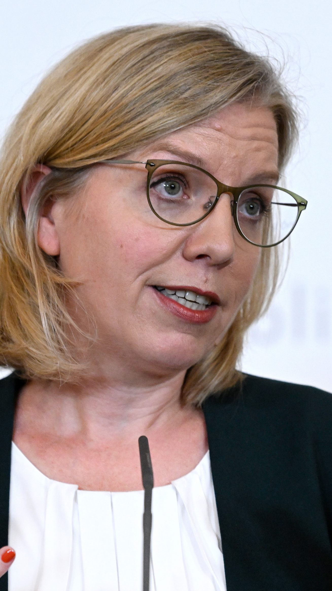 Klimaministerin Leonore Gewessler (Grüne) verteidigte am Sonntag die Verschiebung der CO2-Bepreisung auf Oktober.