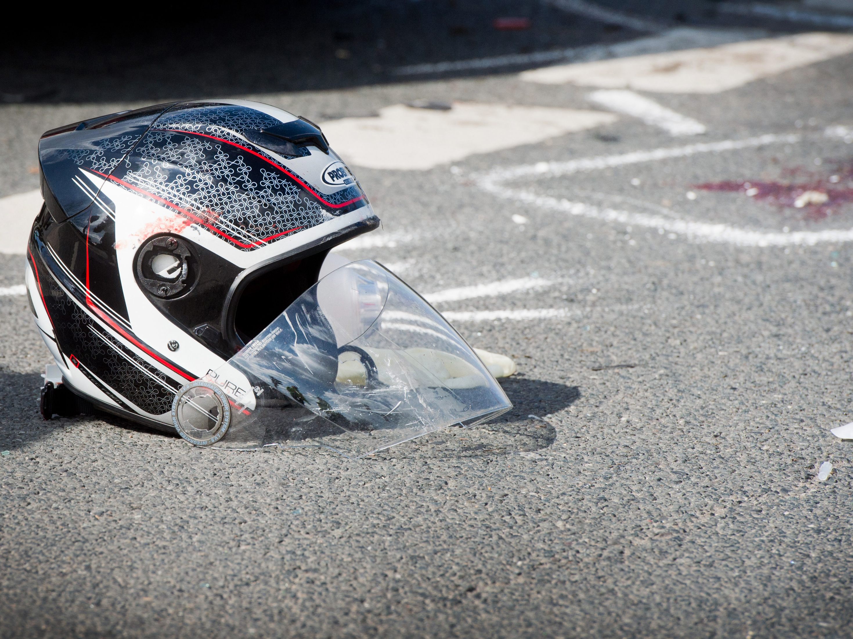 Ein Motorradfahrer wurden am Donnerstag in Wien-Floridsdorf bei einer Kollision mit einem Lkw schwer verletzt. Ein Motorradfahrer wurden am Donnerstag in Wien-Floridsdorf bei einer Kollision mit einem Lkw schwer verletzt.