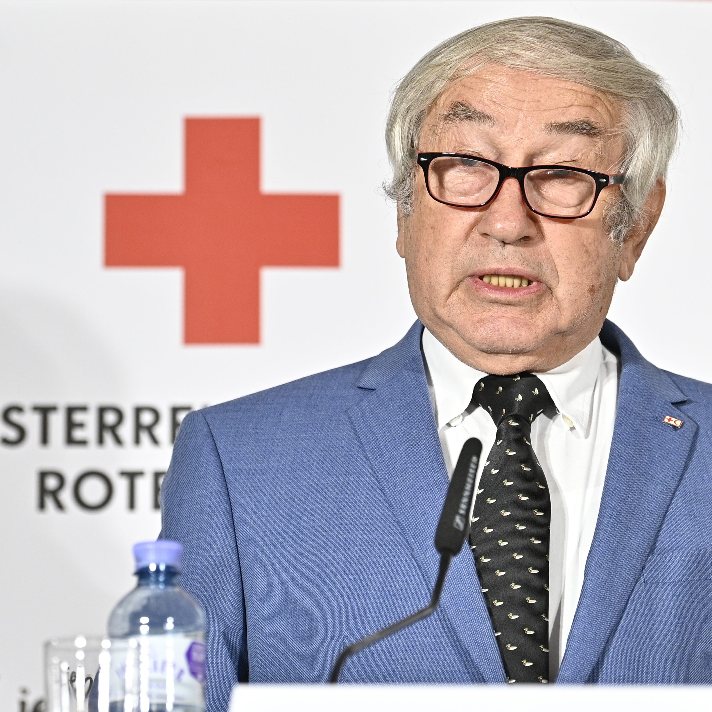 Rotkreuz-Präsident Gerald Schöpfer warnt vor niedrigen Blutlagerständen und animiert zum Spenden.