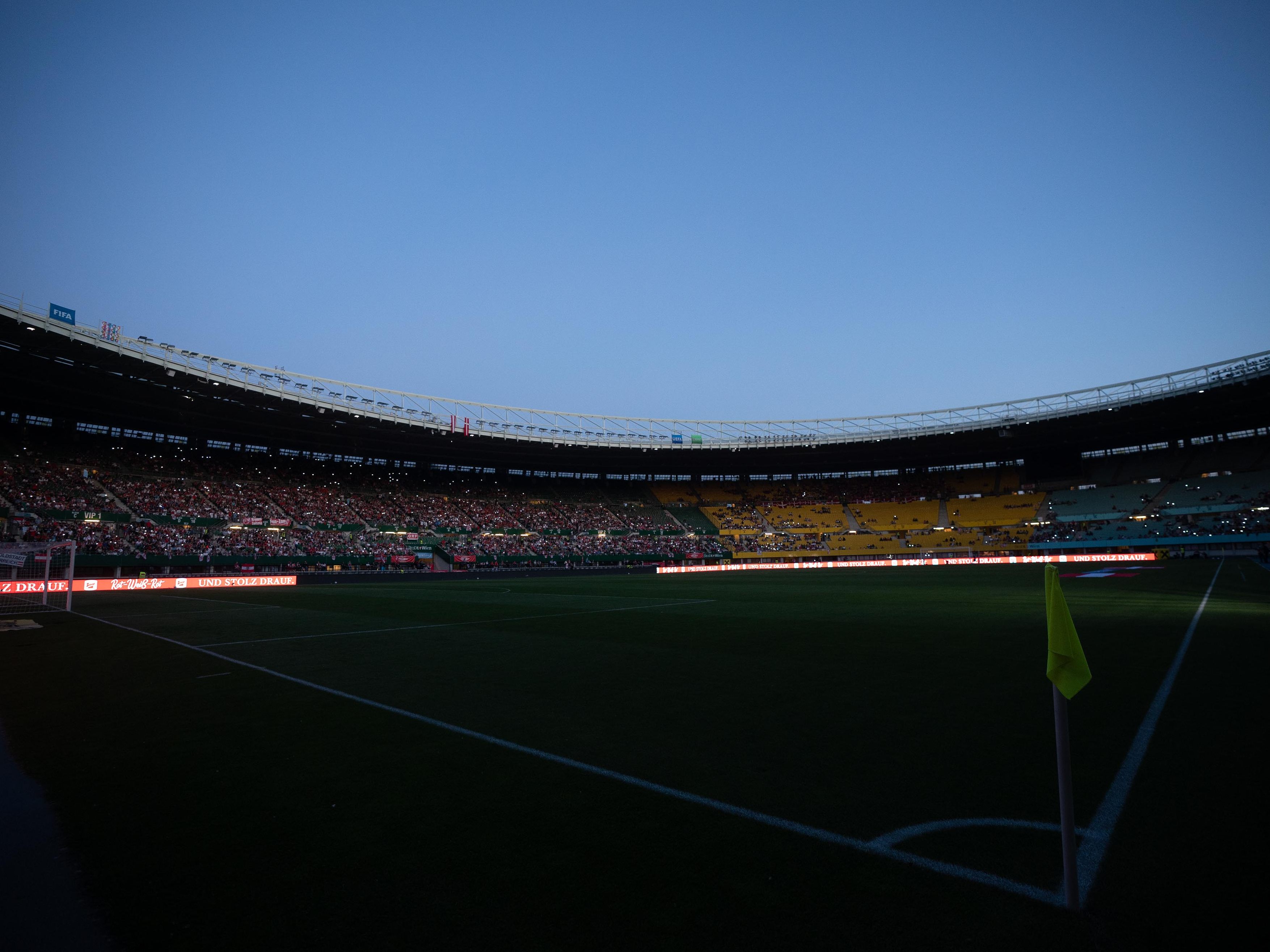 Der Stromausfall in Wien-Leopoldstadt betraf auch die Flutlichtanlage des Ernst-Happel-Stadions. Der Stromausfall in Wien-Leopoldstadt betraf auch die Flutlichtanlage des Ernst-Happel-Stadions.