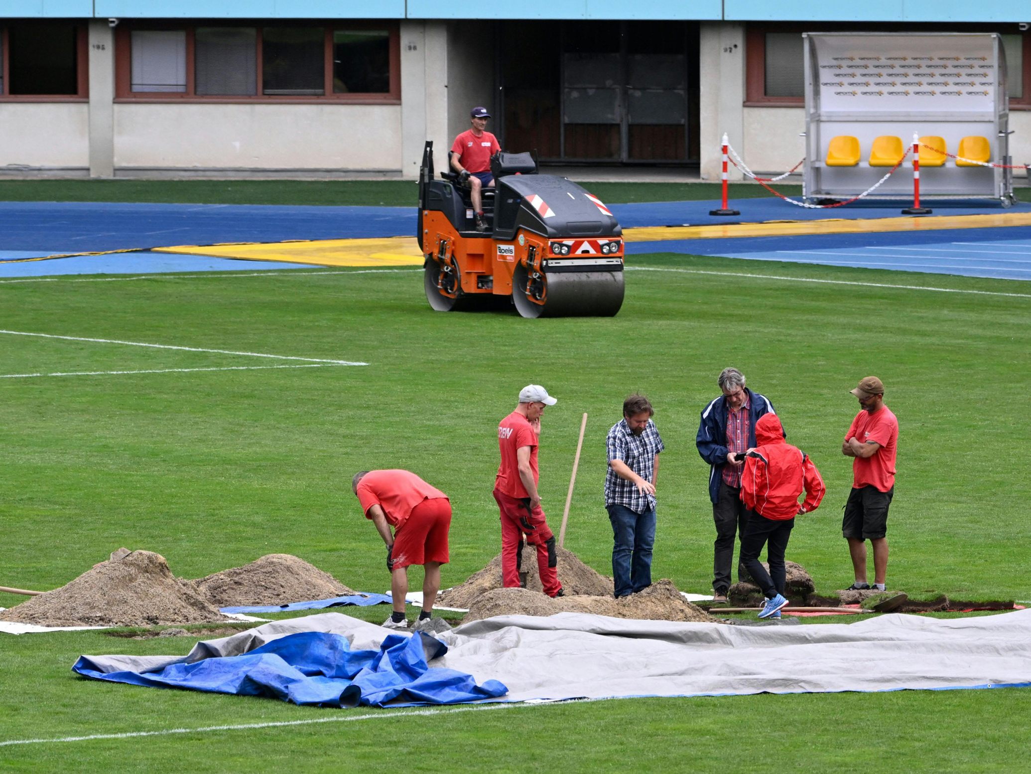 Vor der Freigabe durch die UEFA war das Wiener Ernst-Happel-Stadion gründlich untersucht worden.