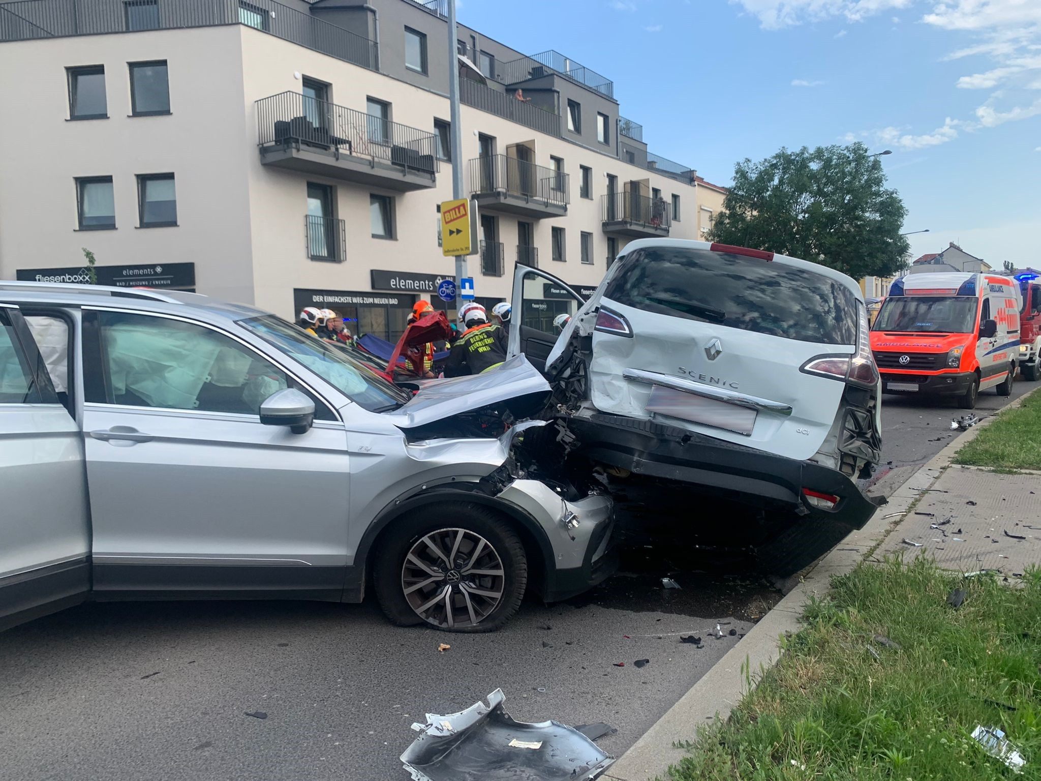 Verkehrsunfall in Wien-Floridsdorf: Schwerverletzter weiter auf Intensivstation Verkehrsunfall in Wien-Floridsdorf: Schwerverletzter weiter auf Intensivstation