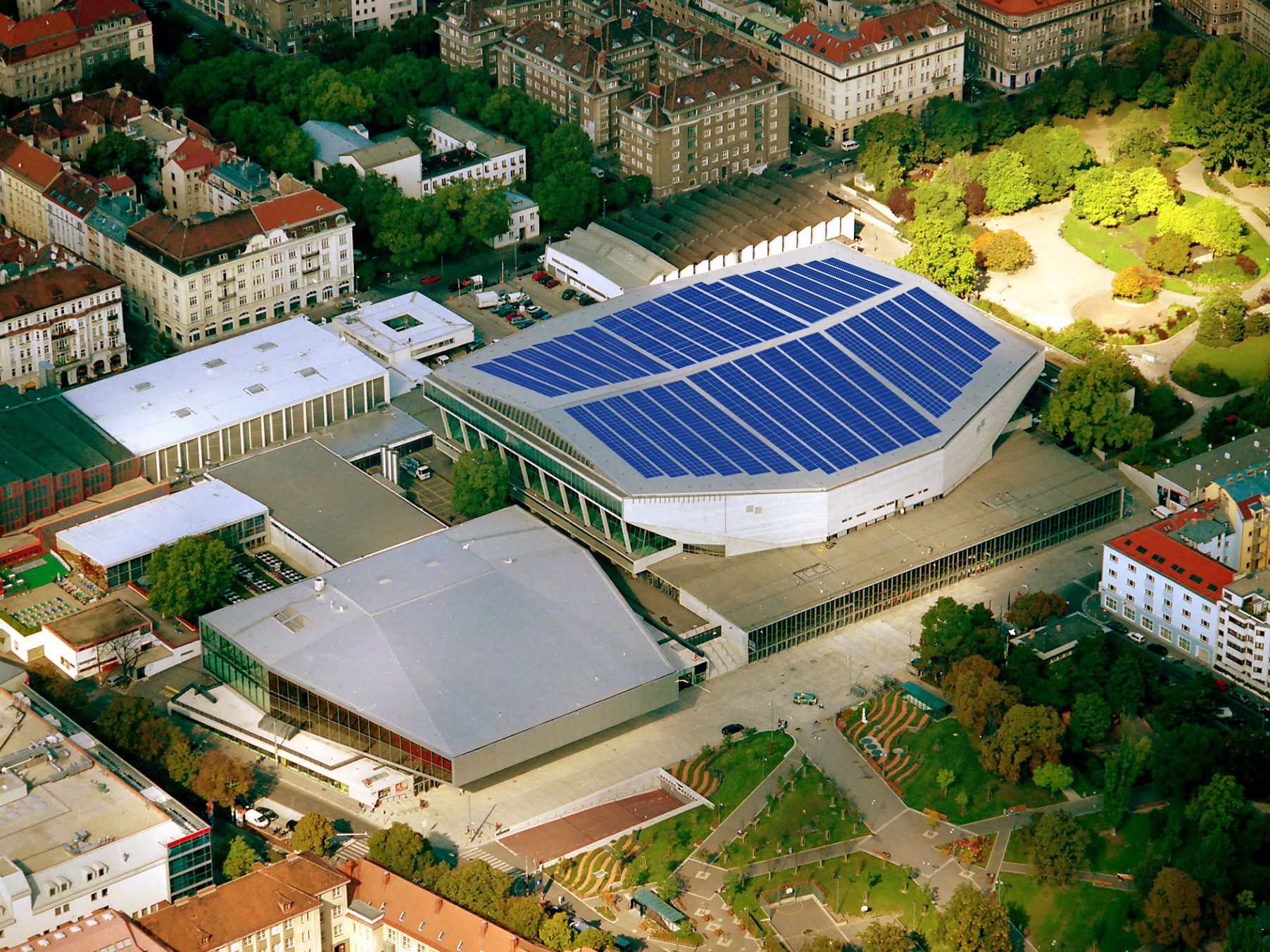Auf dem Dach der Wiener Stadthalle soll eine riesige Photovoltaikanlage entstehen. Auf dem Dach der Wiener Stadthalle soll eine riesige Photovoltaikanlage entstehen.