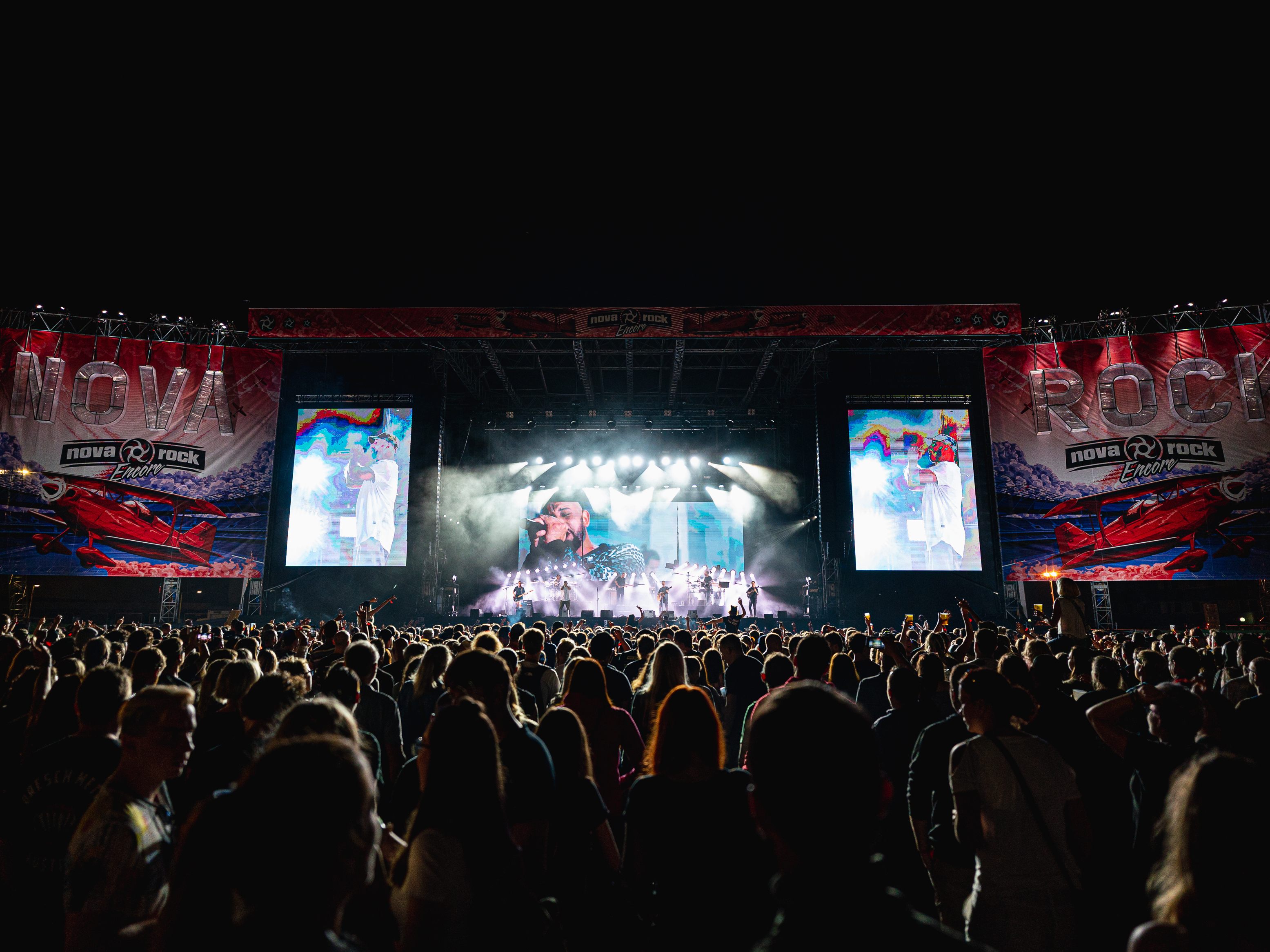 Das Tages-Line-Up und der detaillierte Spielplan für das Nova Rock 2022. Das Tages-Line-Up und der detaillierte Spielplan für das Nova Rock 2022.