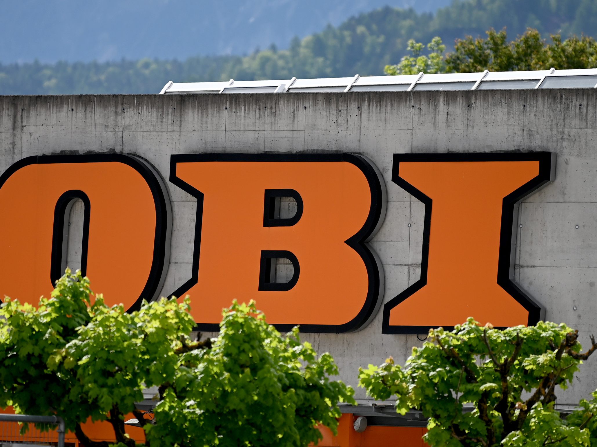 Obi stellt sein Flugblatt in Österreich ein.