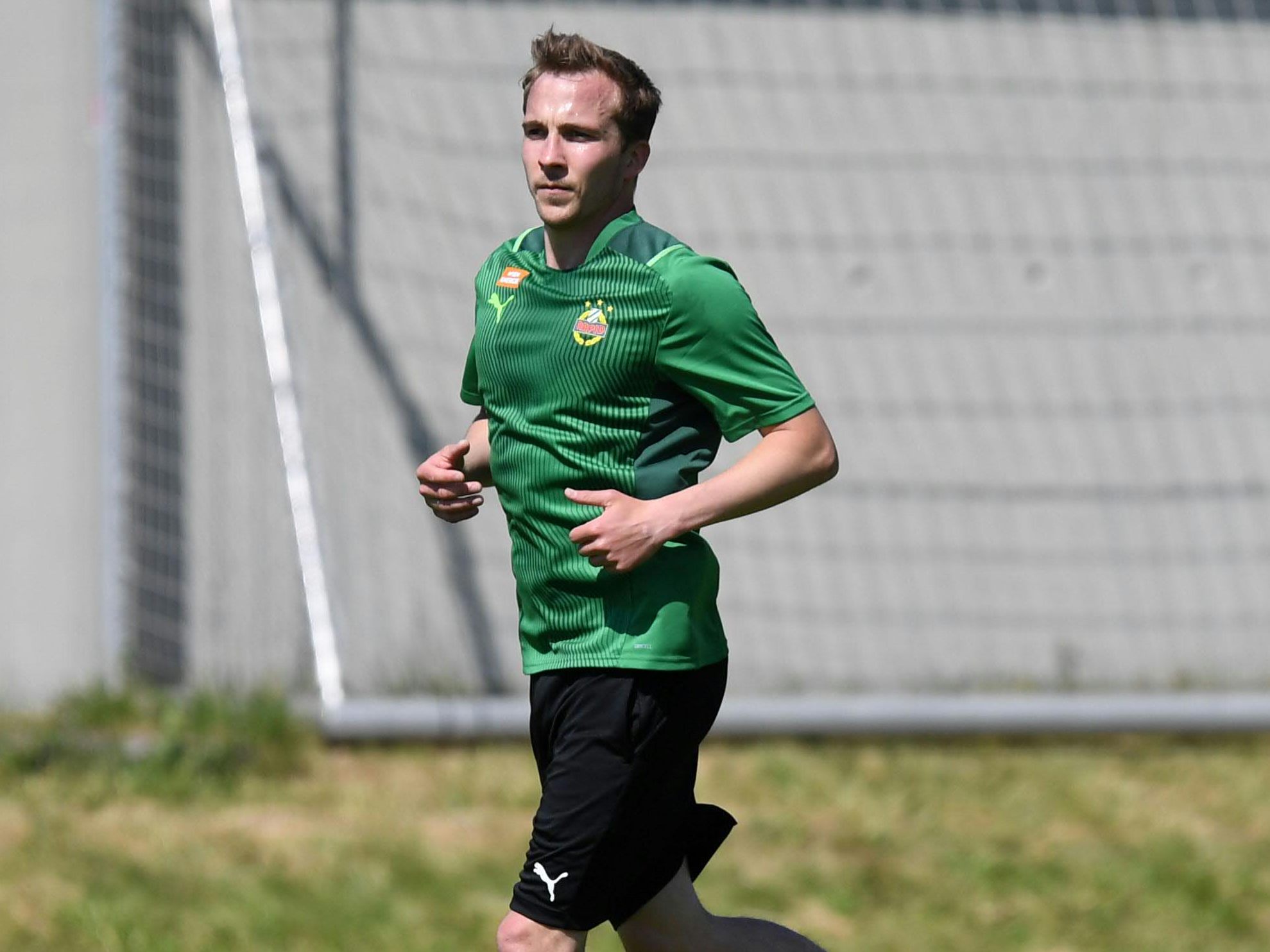 Dibon erhielt einen neuen Einjahresvertrag bei Rapid Wien.