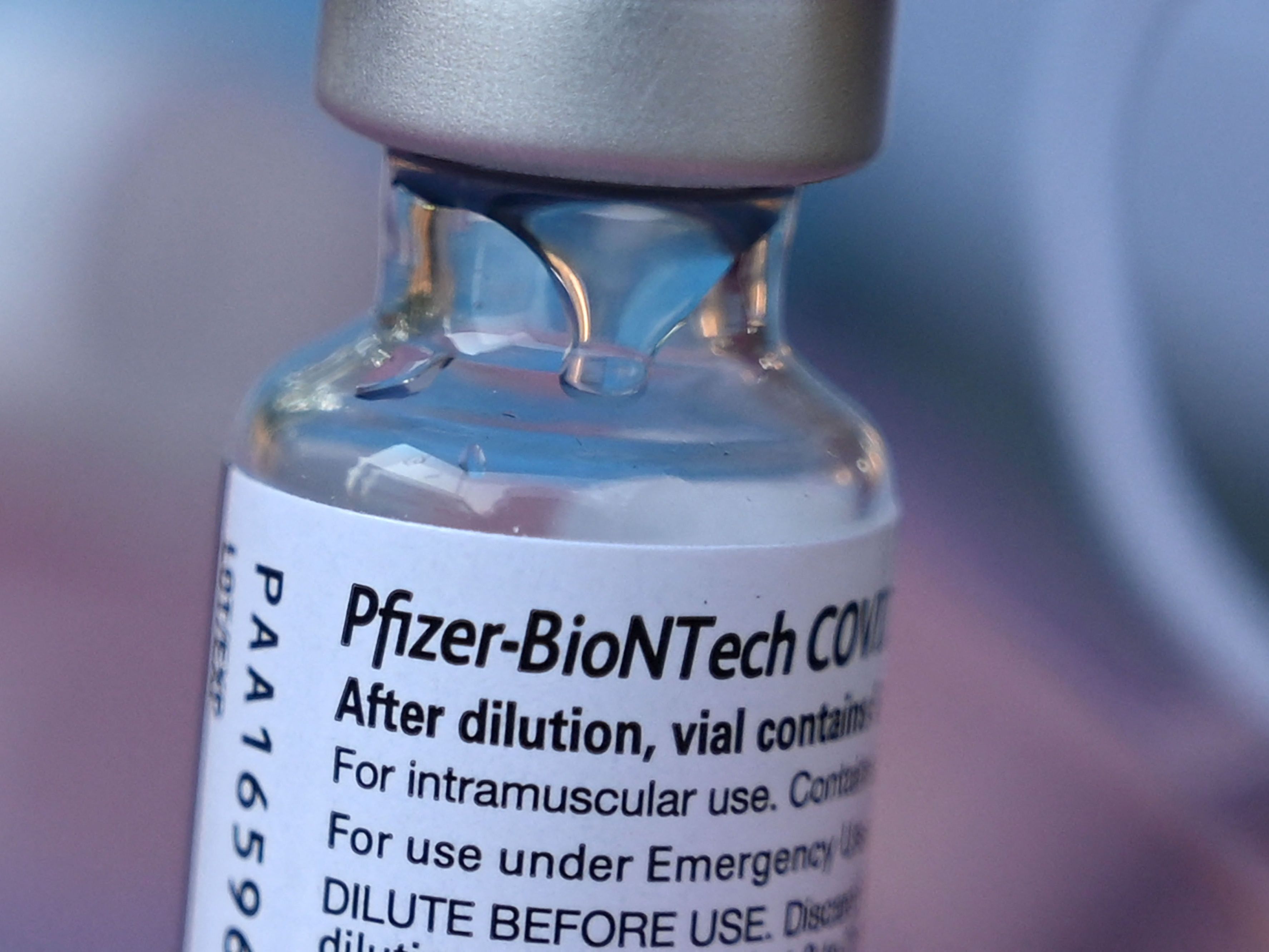 Ein angepasster Corona-Impfstoff von BioNTech könnte bis Herbst zugelassen werden.