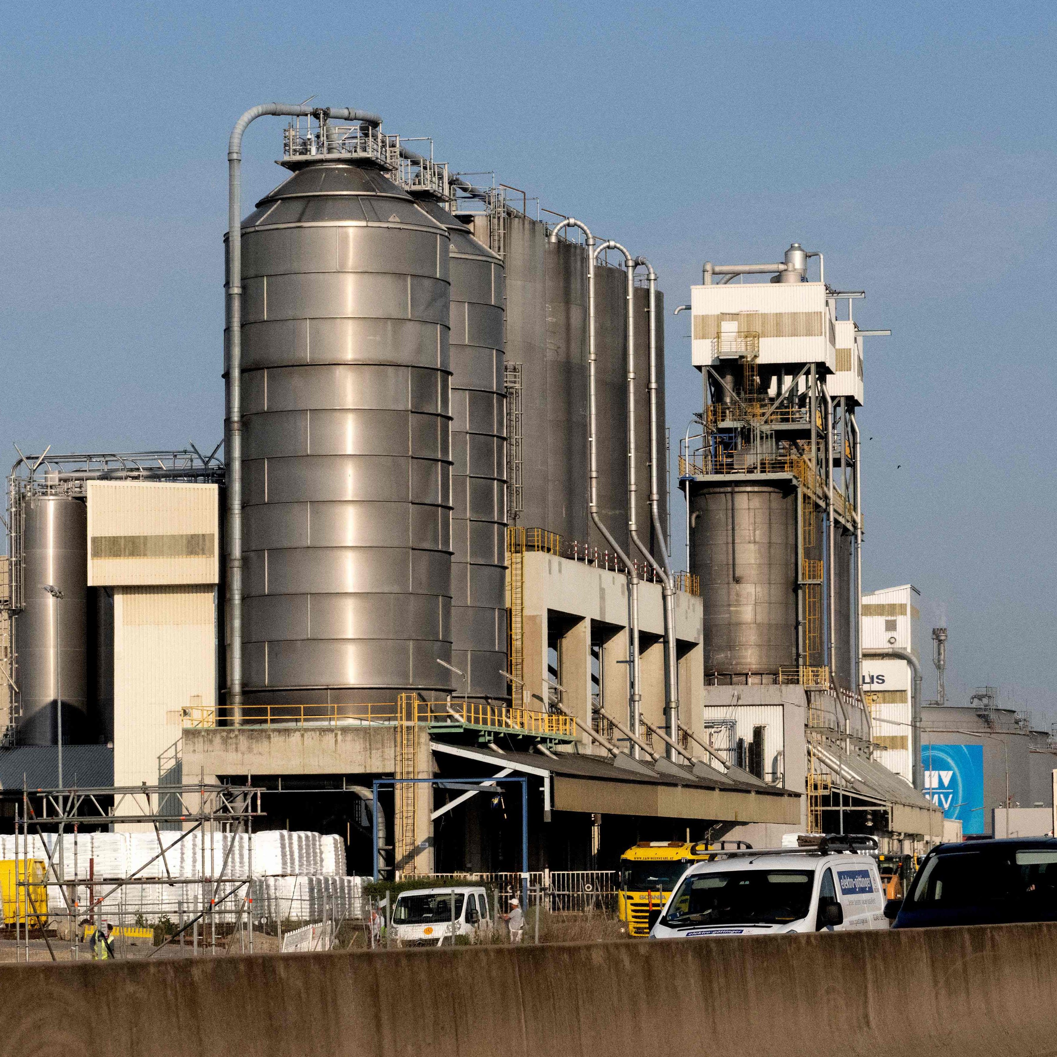 Nach einem Zwischenfall in der Raffinerie Schwechat der OMV gibt der Staat und Treibstoffreserven frei.