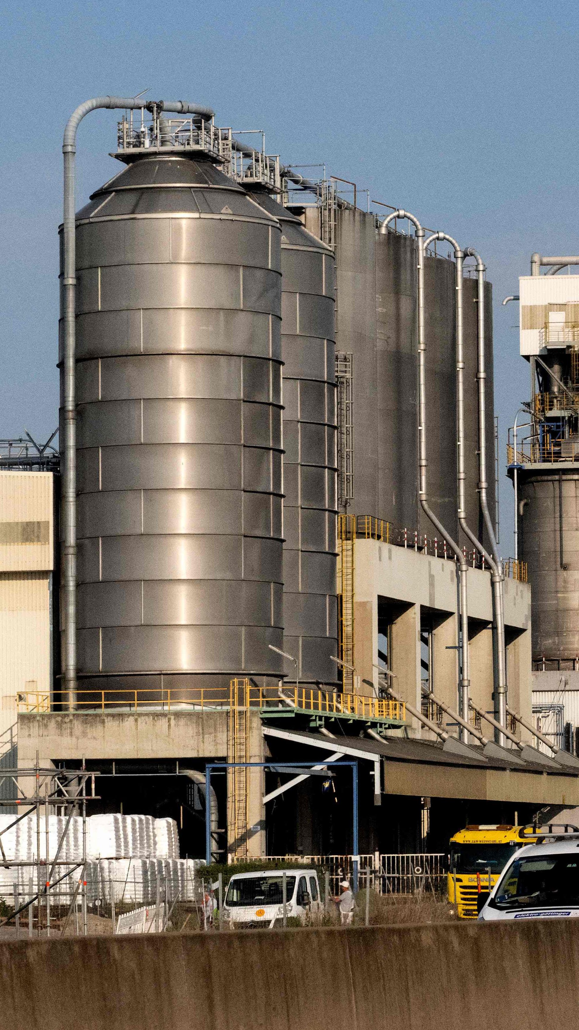 Nach einem Zwischenfall in der Raffinerie Schwechat der OMV gibt der Staat und Treibstoffreserven frei.