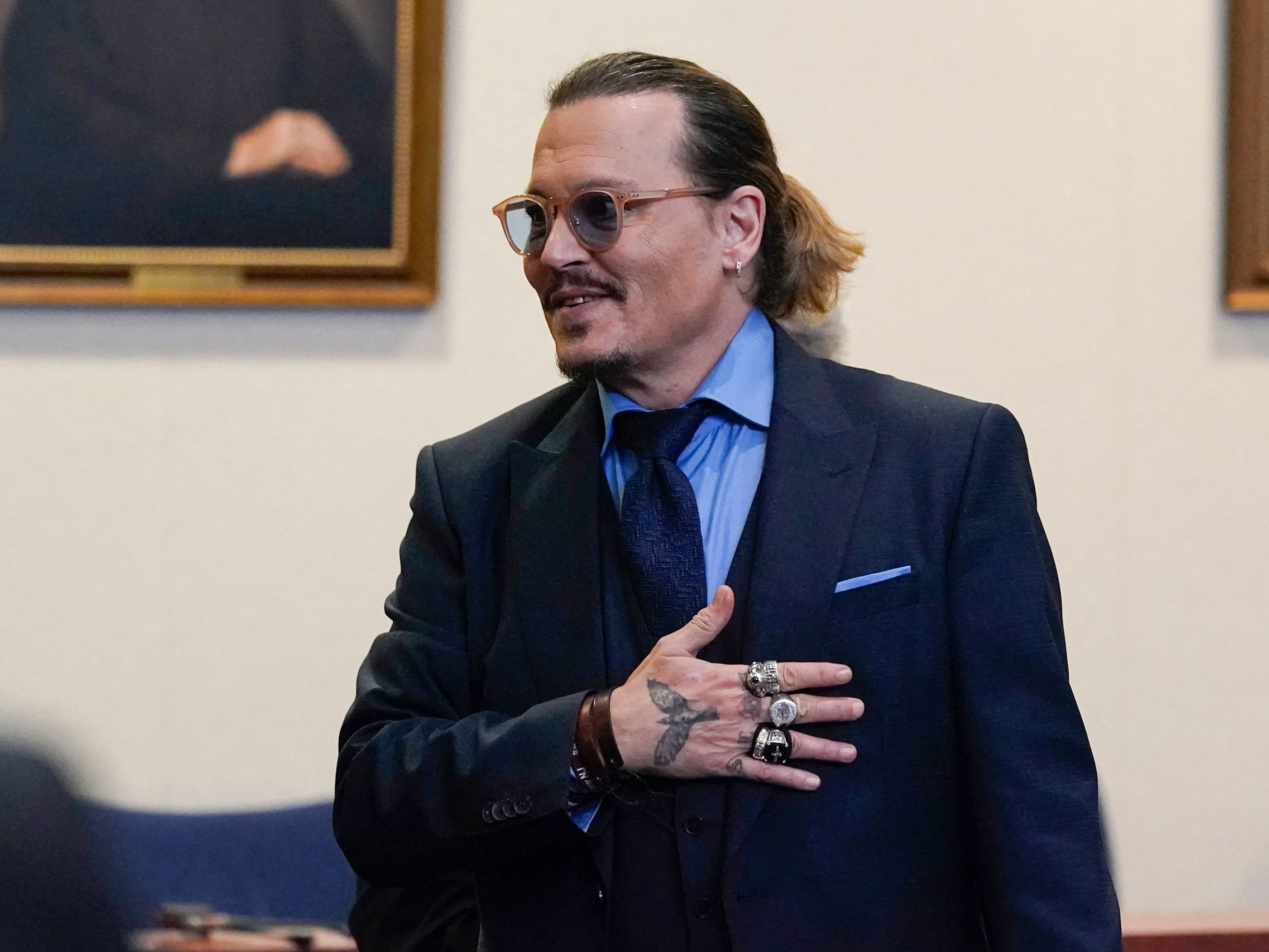 Die Jury verkündete ihr Urteil im Prozess um Johnny Depp und Amber Heard. Die Jury verkündete ihr Urteil im Prozess um Johnny Depp und Amber Heard.