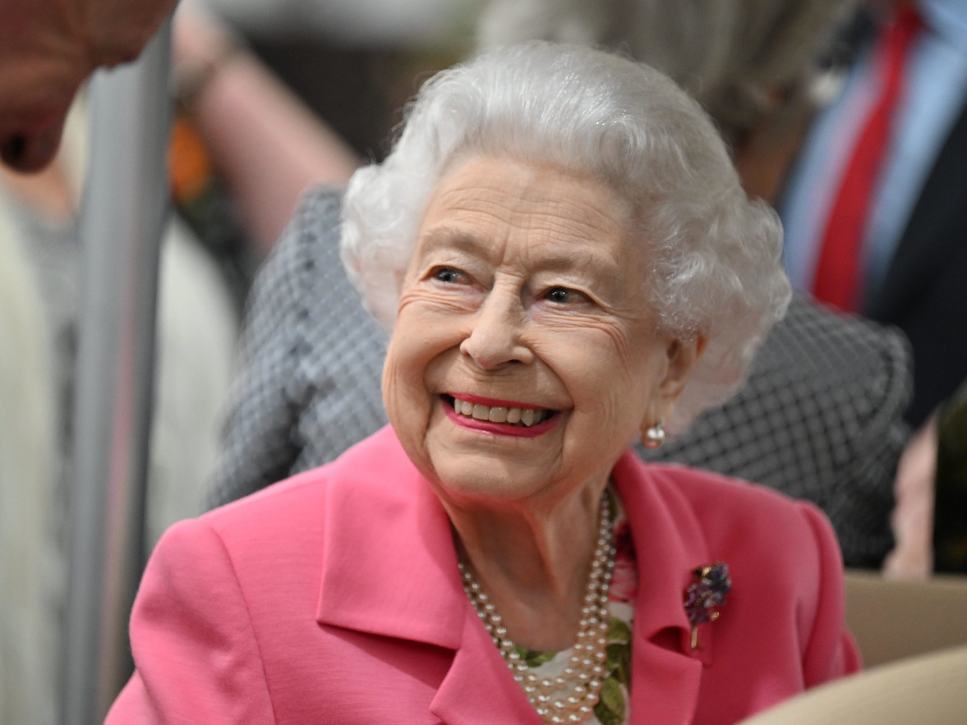 Der Weltraumberater der Queen ärgert sich über Alien-Briefe. Der Weltraumberater der Queen ärgert sich über Alien-Briefe.