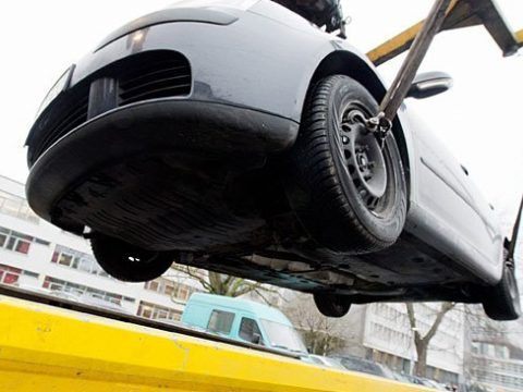 Achtung DIF-Besucher: Falschparker werden rigoros abgeschleppt. Achtung DIF-Besucher: Falschparker werden rigoros abgeschleppt.