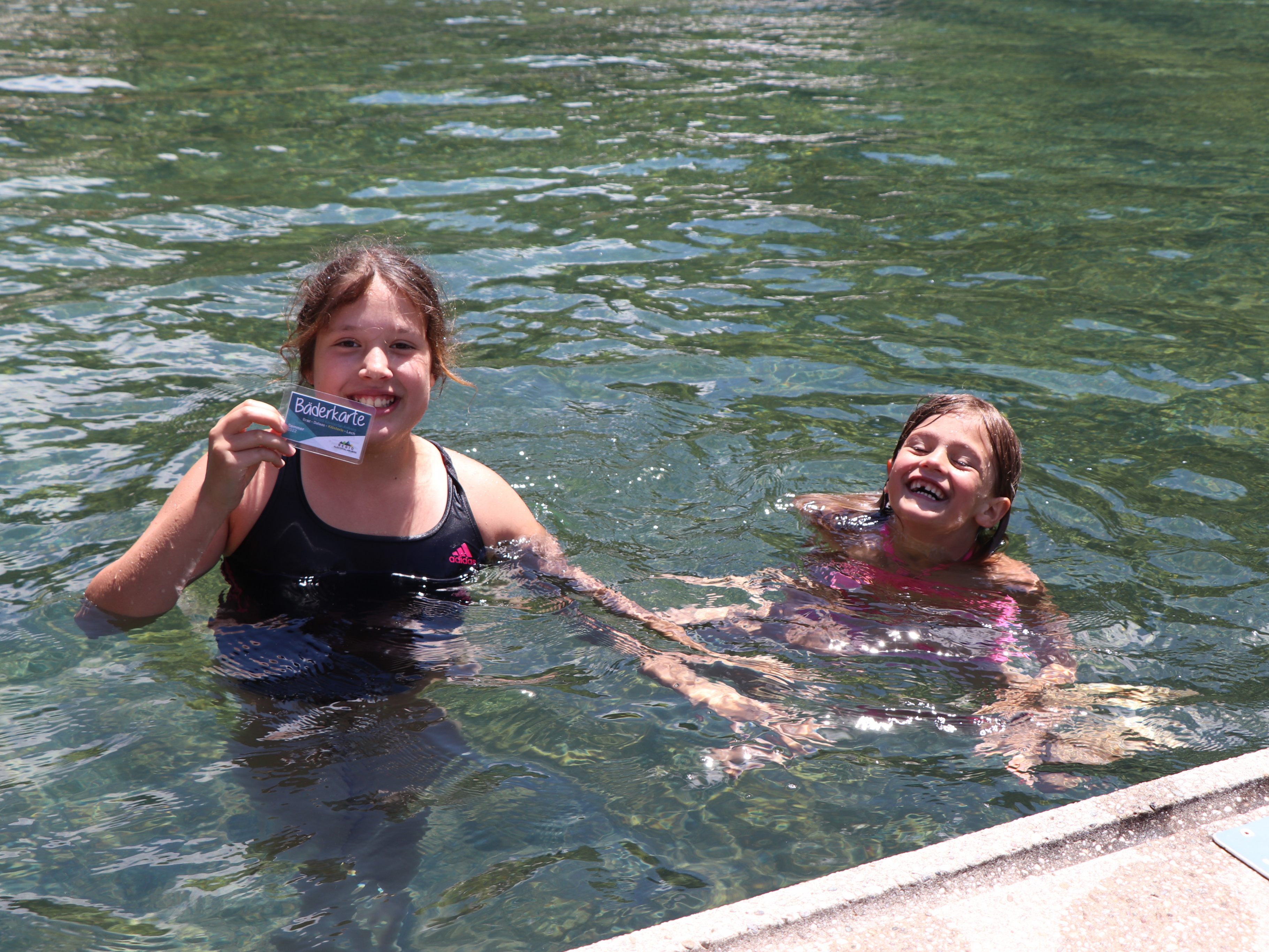 Livia und Grace sind begeistert Livia und Grace sind begeistert
