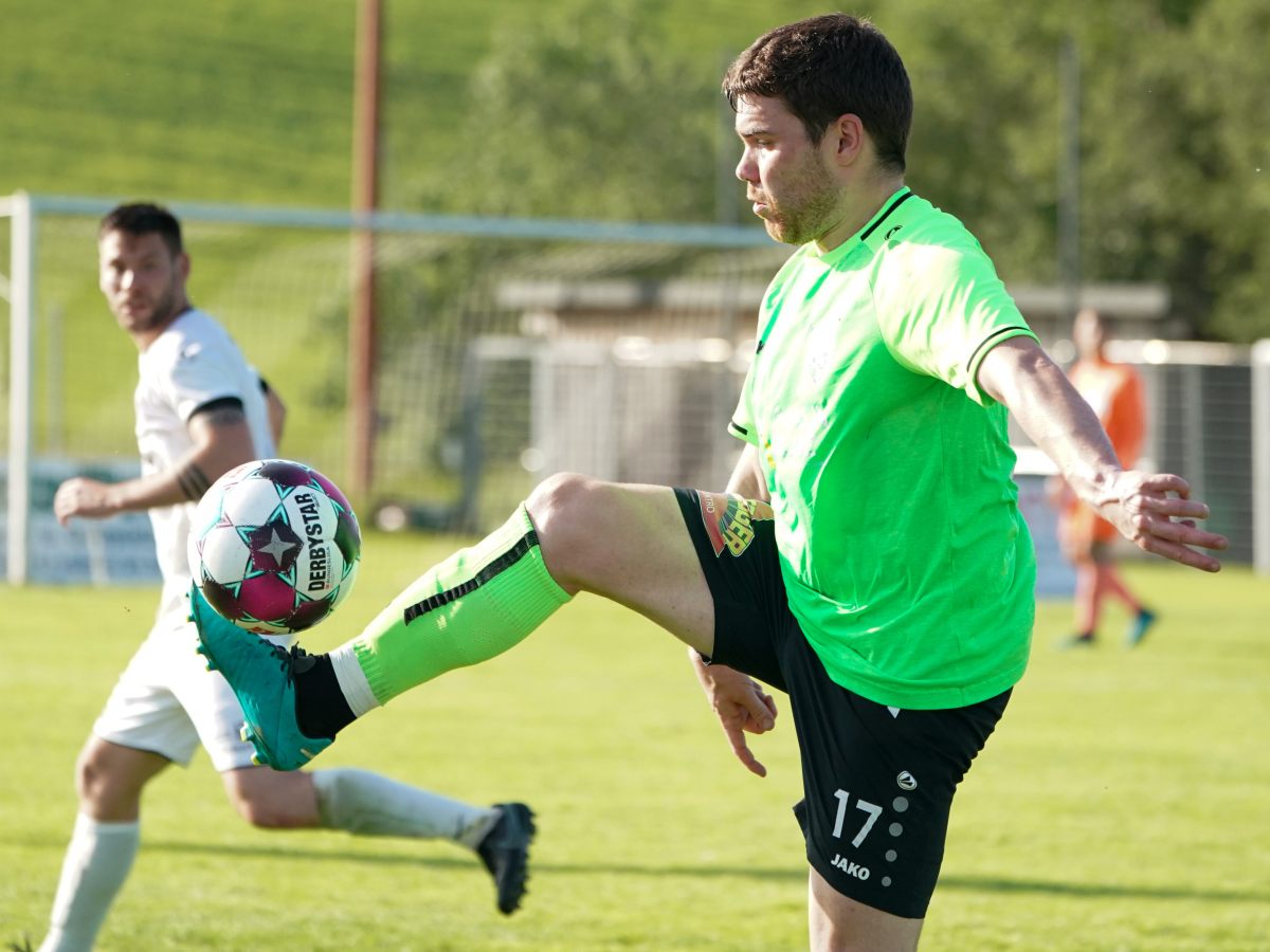 Der zweifache Torschütze Julian Spiegel mit viel Ballgefühl Der zweifache Torschütze Julian Spiegel mit viel Ballgefühl
